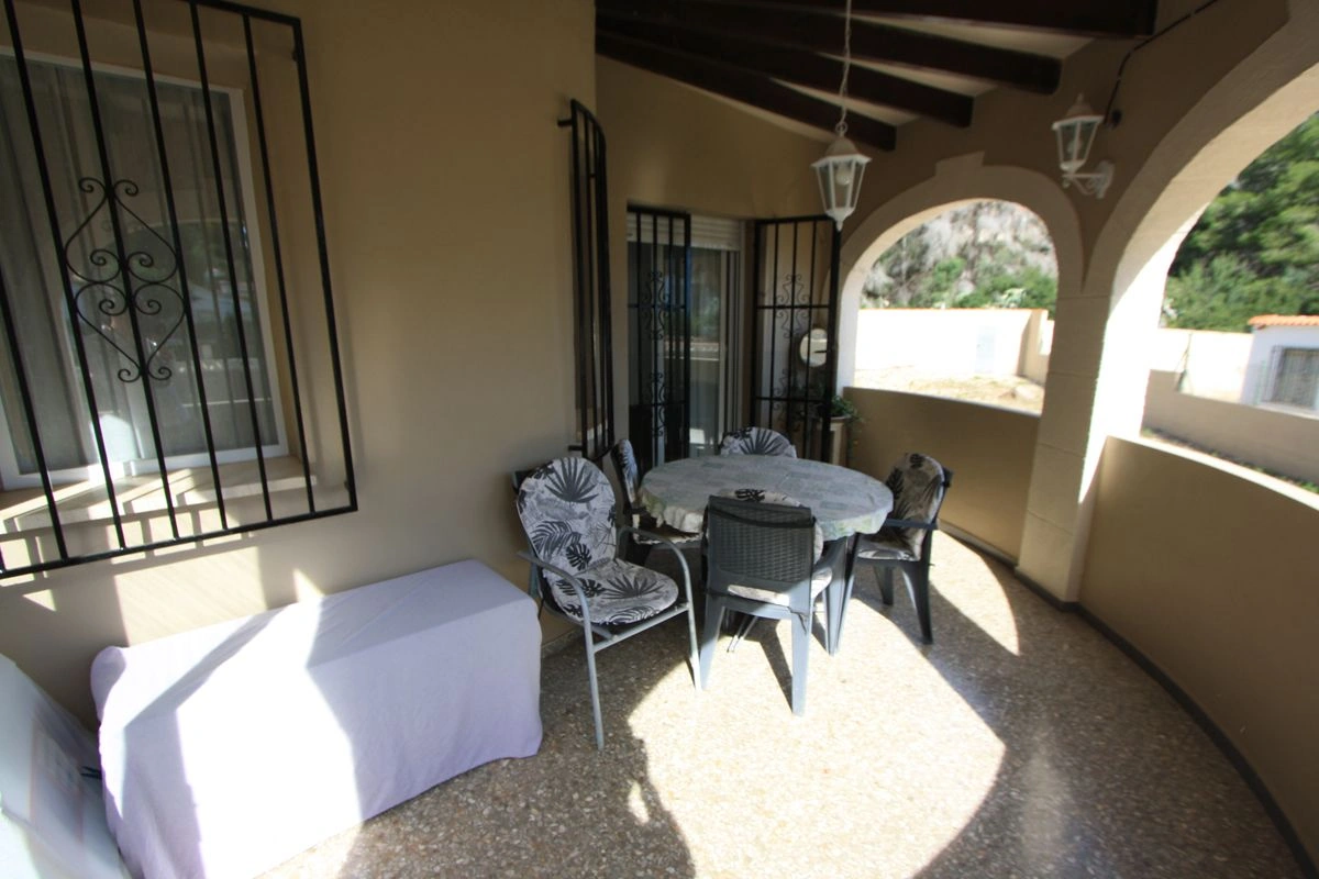 VILLA CON VISTAS A LA MONTAÑA EN DÉNIA
