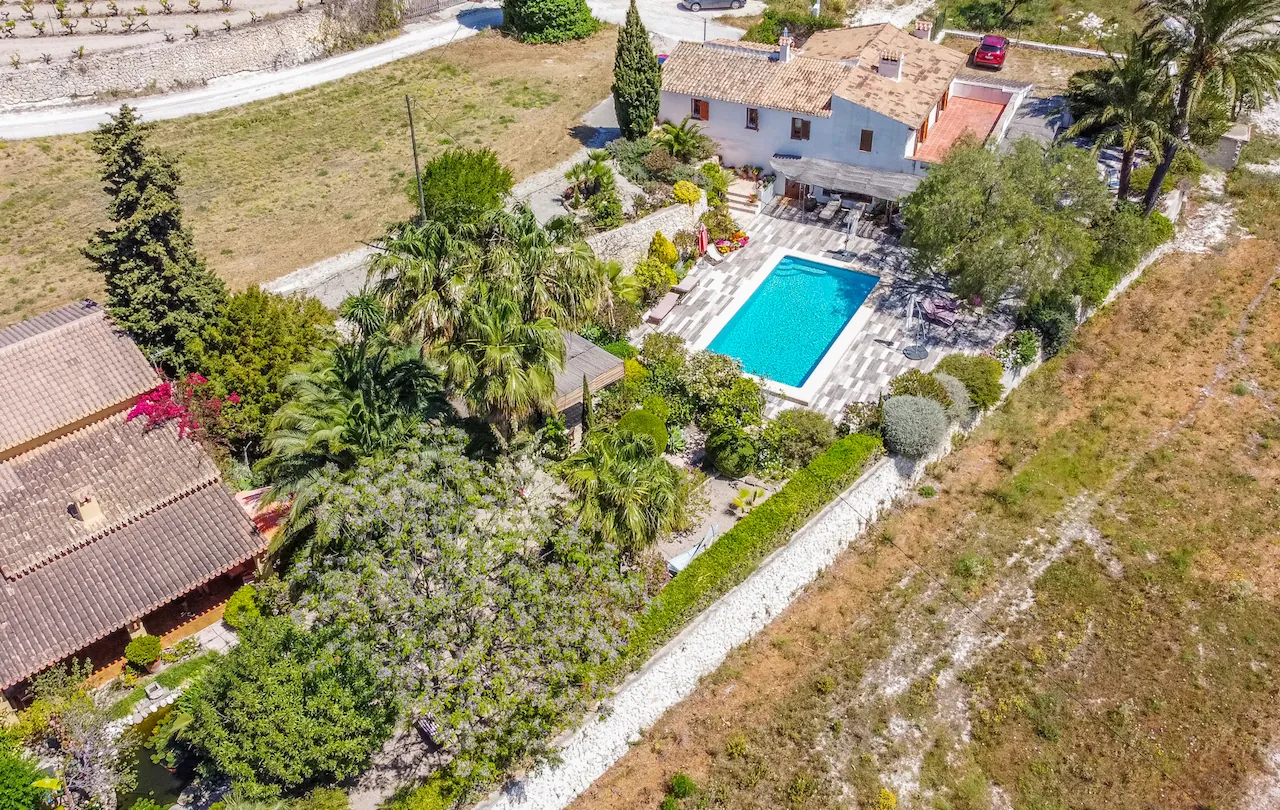 Última Finca Rústica disponible a la venta con vistas al mar en Teulada