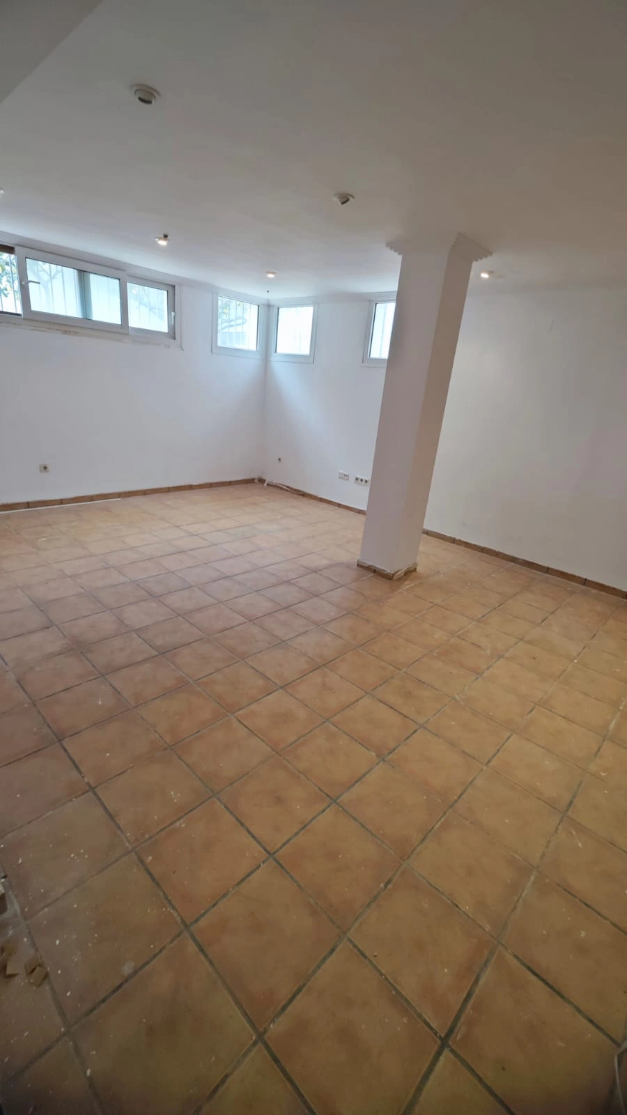 VILLA OP 1 KM VAN HET CENTRUM IN WOONWIJK