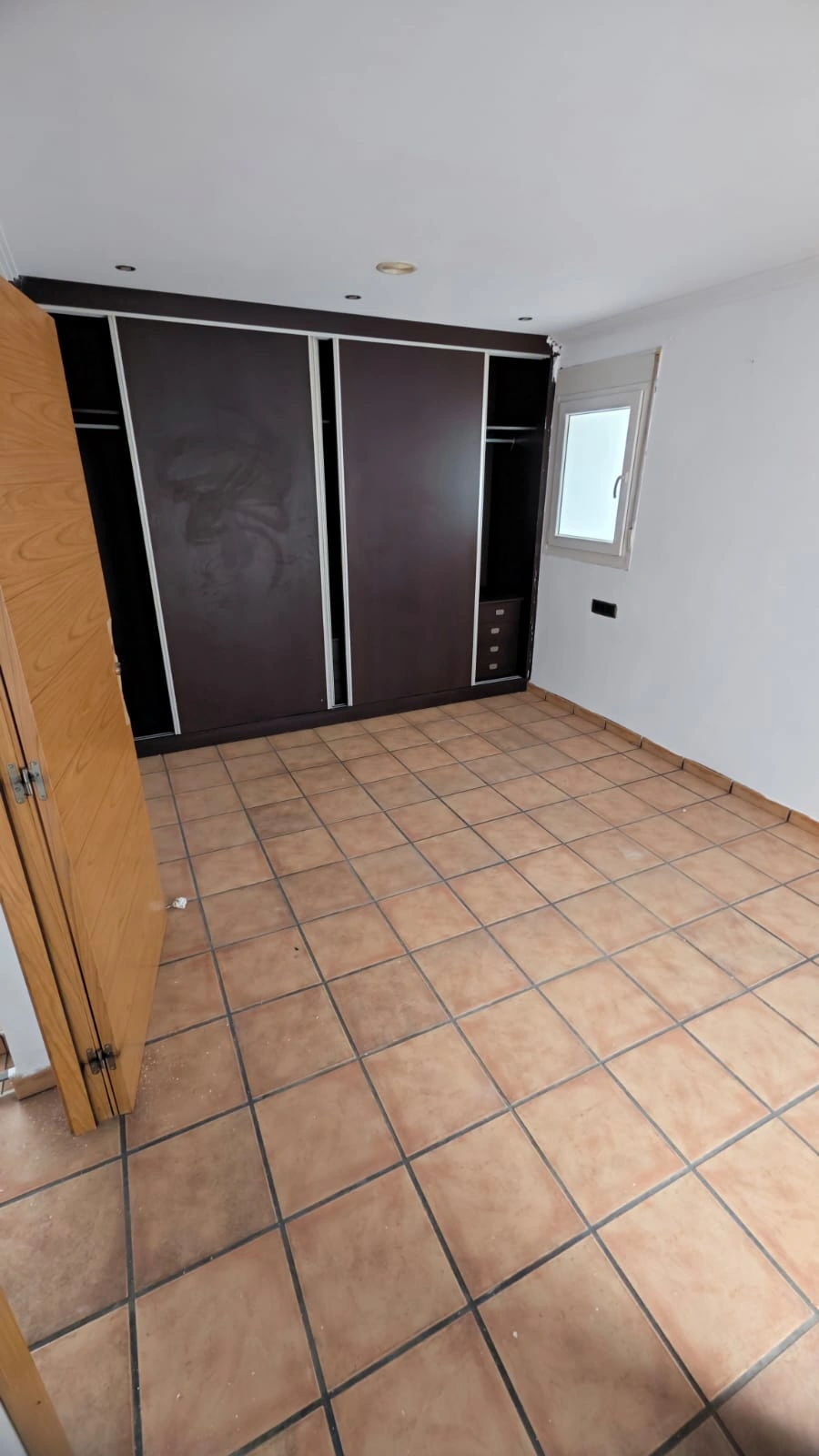 VILLA OP 1 KM VAN HET CENTRUM IN WOONWIJK