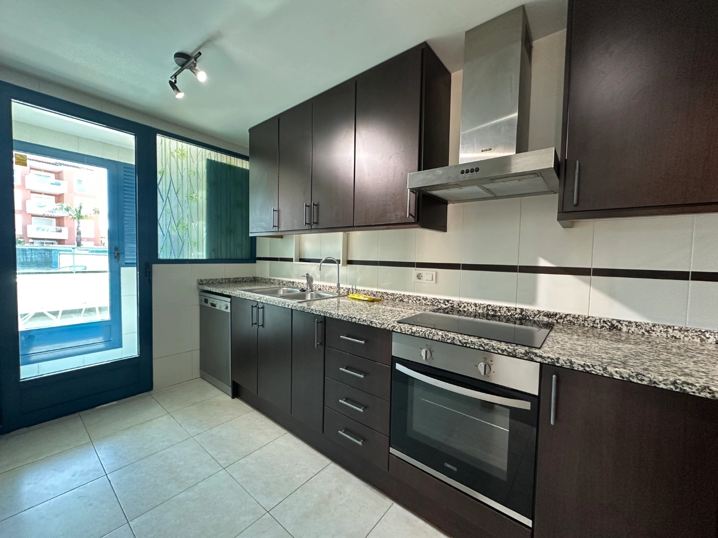 Appartement à vendre de 3 chambres à Denia, Alicante.