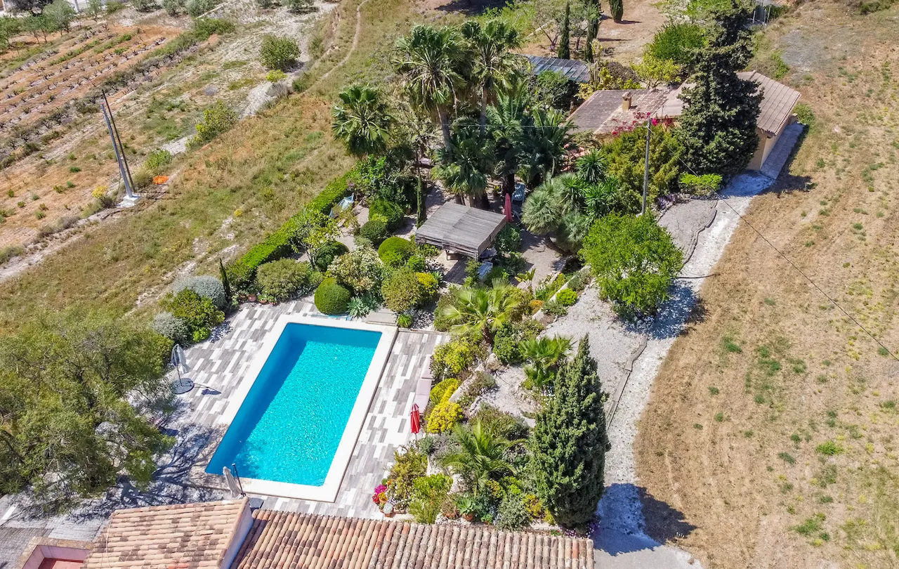 Última Finca Rústica disponible a la venta con vistas al mar en Teulada