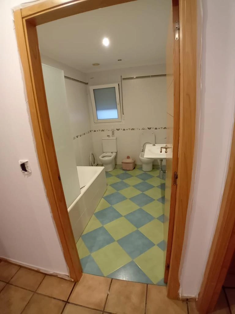 VILLA OP 1 KM VAN HET CENTRUM IN WOONWIJK