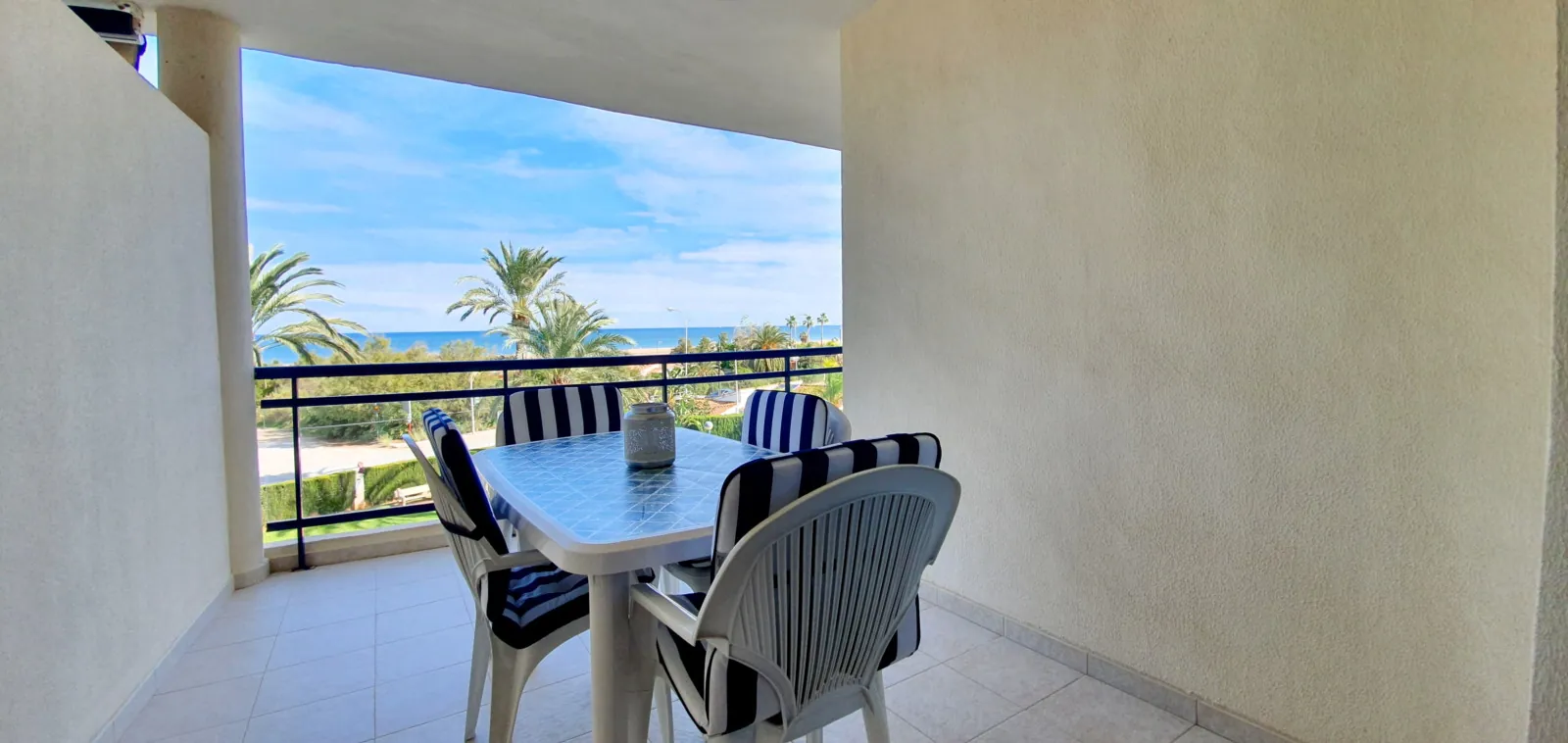 Apartamento con vistas al mar a 100 mts de la playa junto casco urbano