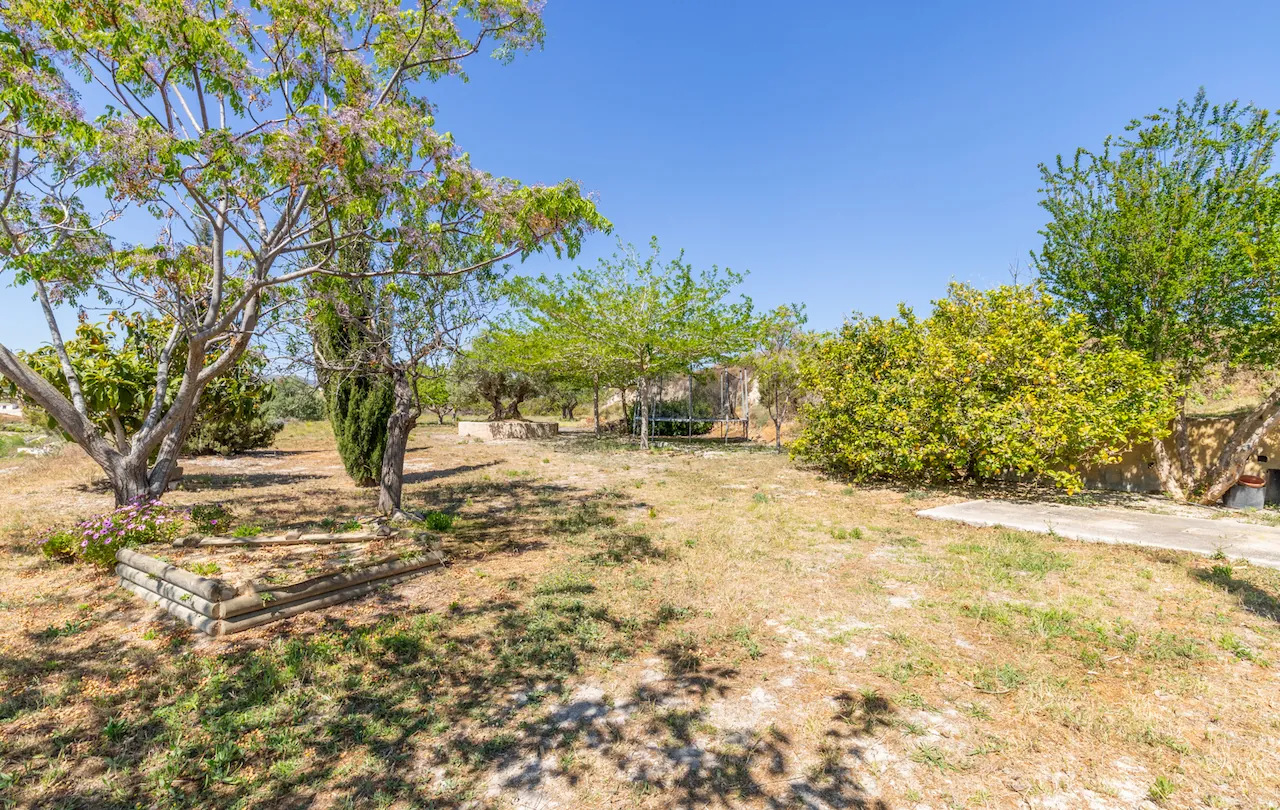 Última Finca Rústica disponible a la venta con vistas al mar en Teulada