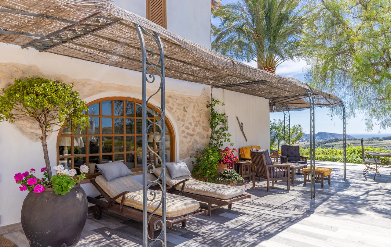 Última Finca Rústica disponible a la venta con vistas al mar en Teulada