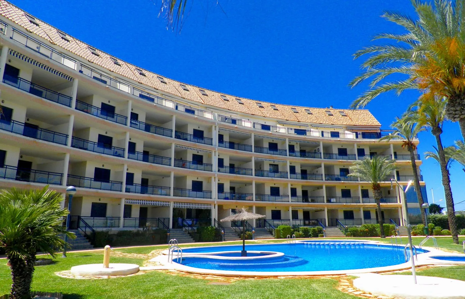 Apartamento con vistas al mar a 100 mts de la playa junto casco urbano