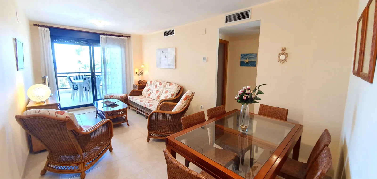 Apartamento con vistas al mar a 100 mts de la playa junto casco urbano