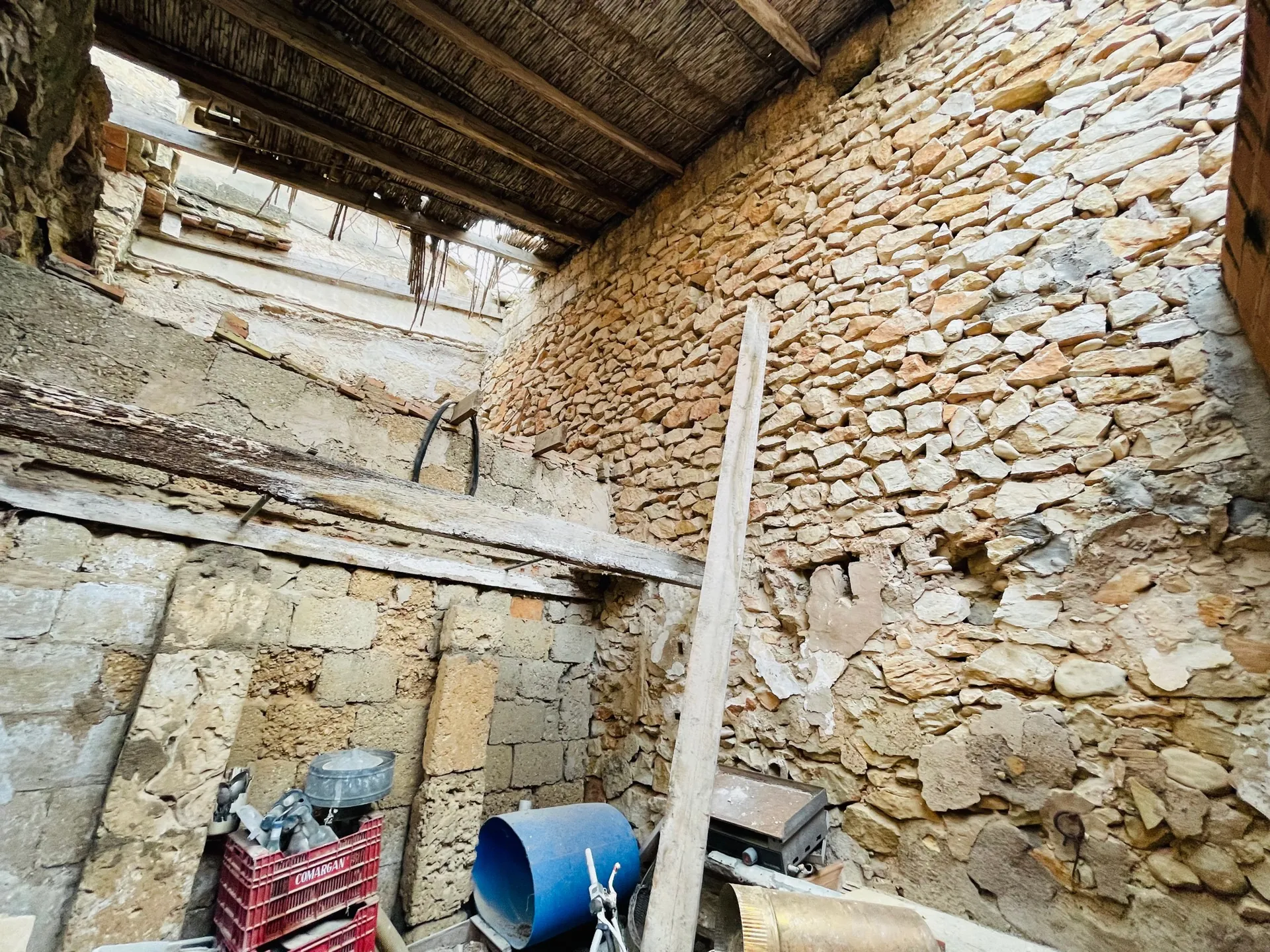 Vergel. Casa de pueblo grande con muchas posibilidades en venta