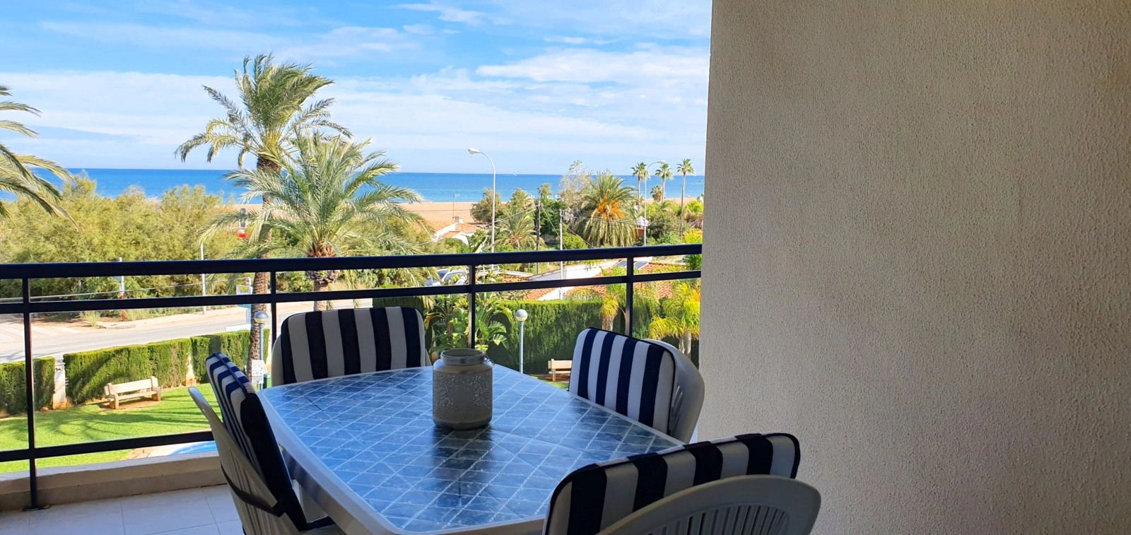 Apartamento con vistas al mar a 100 mts de la playa junto casco urbano