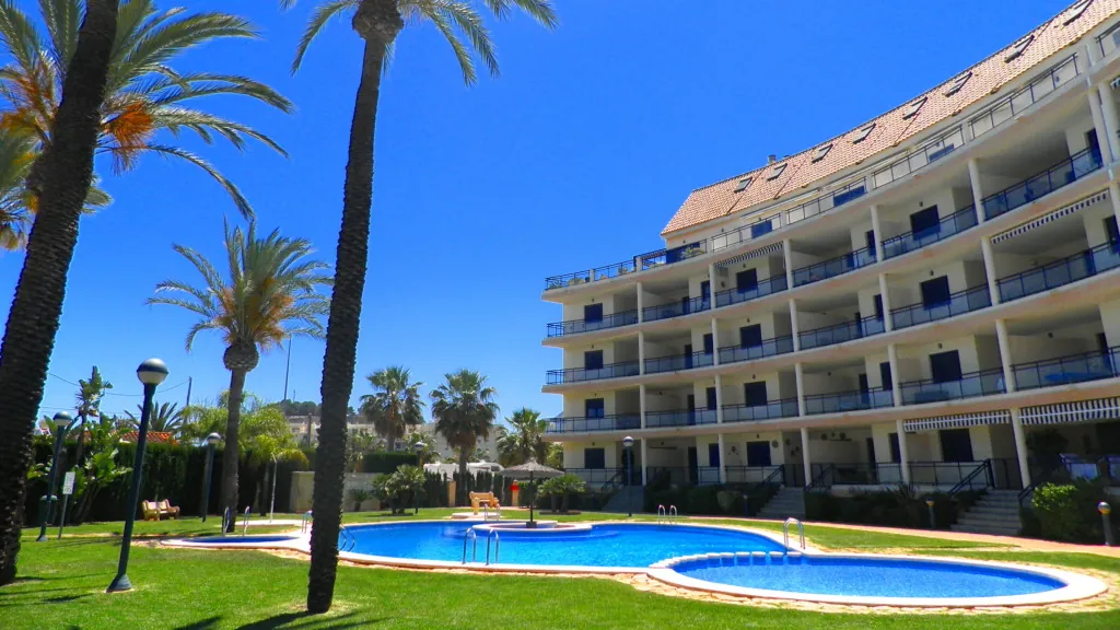 Apartamento con vistas al mar a 100 mts de la playa junto casco urbano