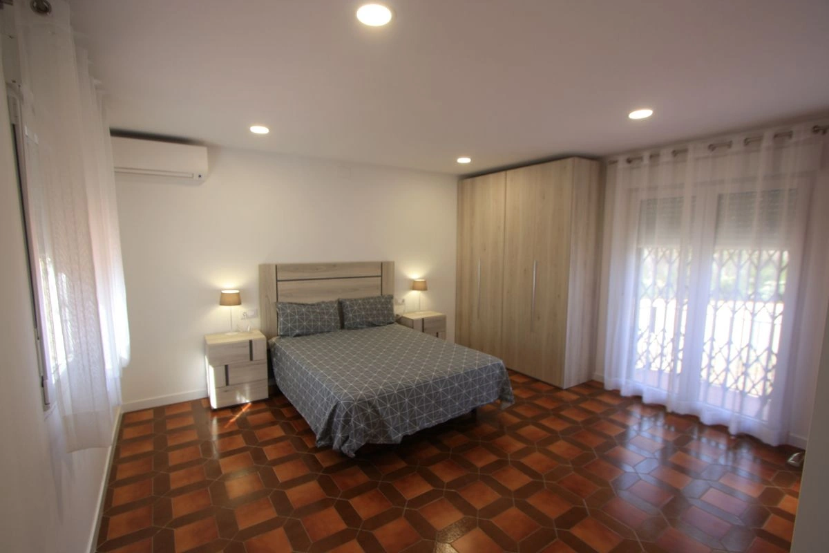 VILLA CON VISTAS A LA MONTAÑA EN DÉNIA