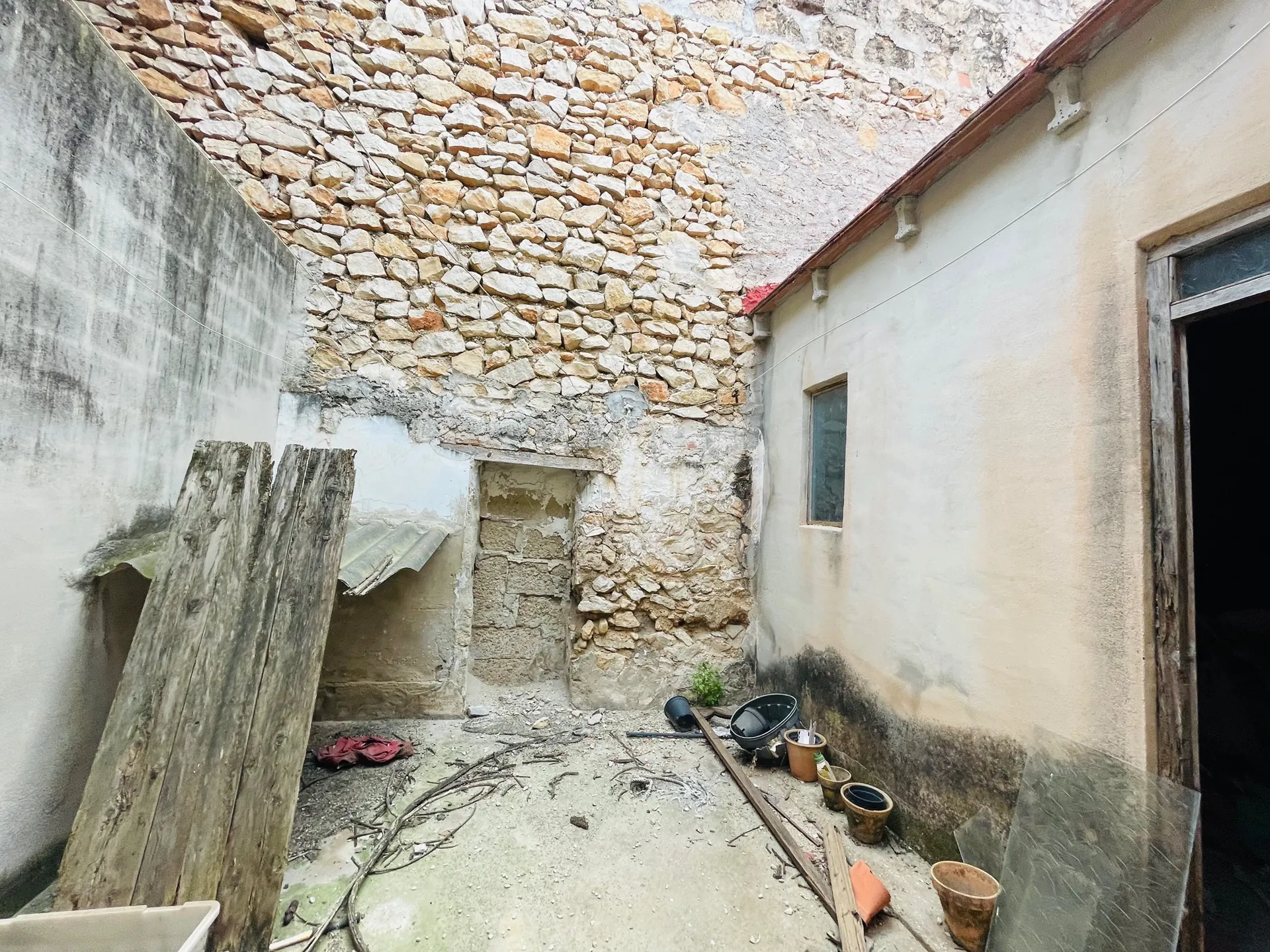Vergel. Casa de pueblo grande con muchas posibilidades en venta