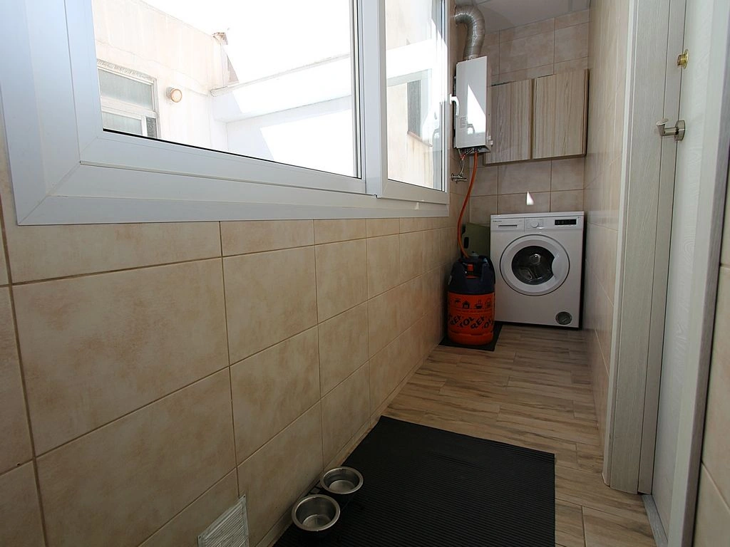 Piso con 3 dormitorios en venta  Denia