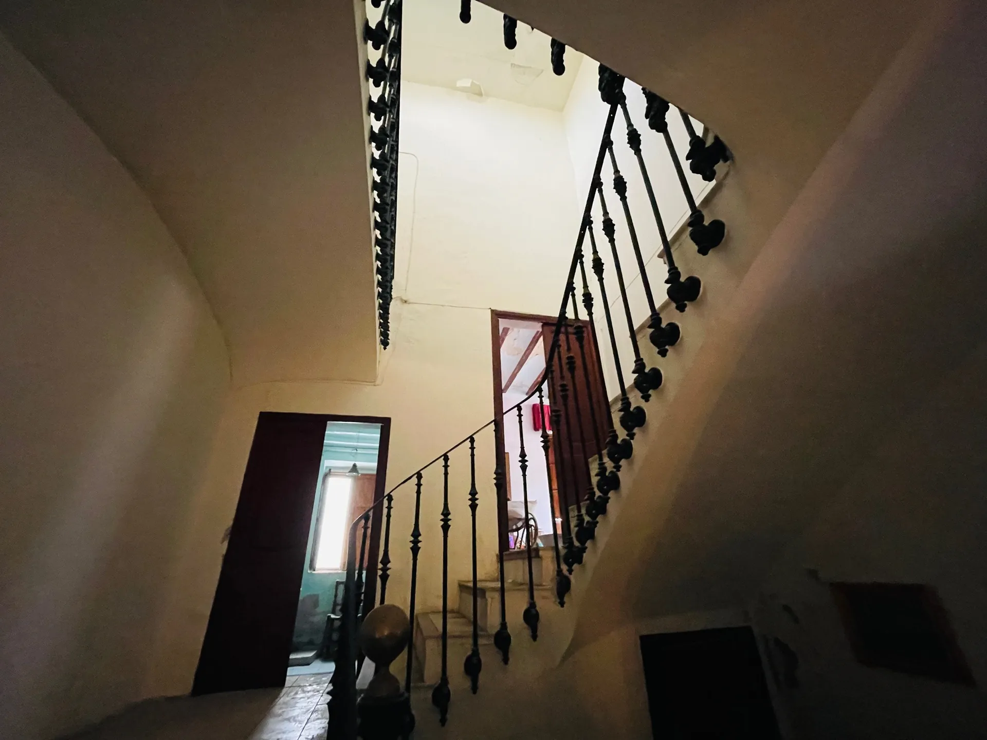 Vergel. Casa de pueblo grande con muchas posibilidades en venta