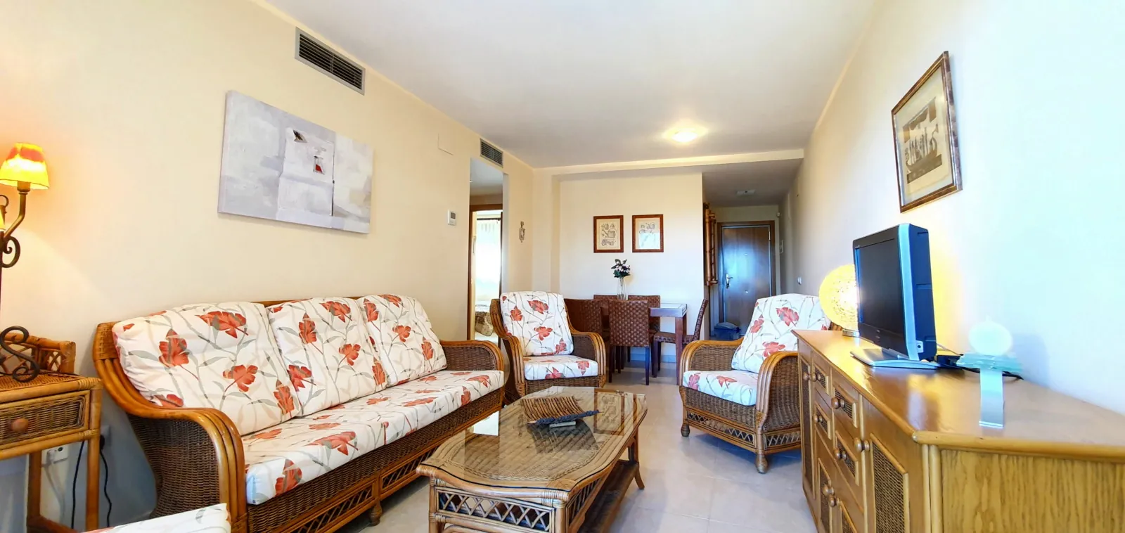 Apartamento con vistas al mar a 100 mts de la playa junto casco urbano