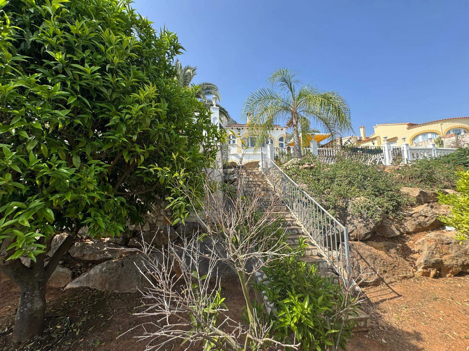 Villa con encanto y vistas al mar. Lista para entrar a vivir