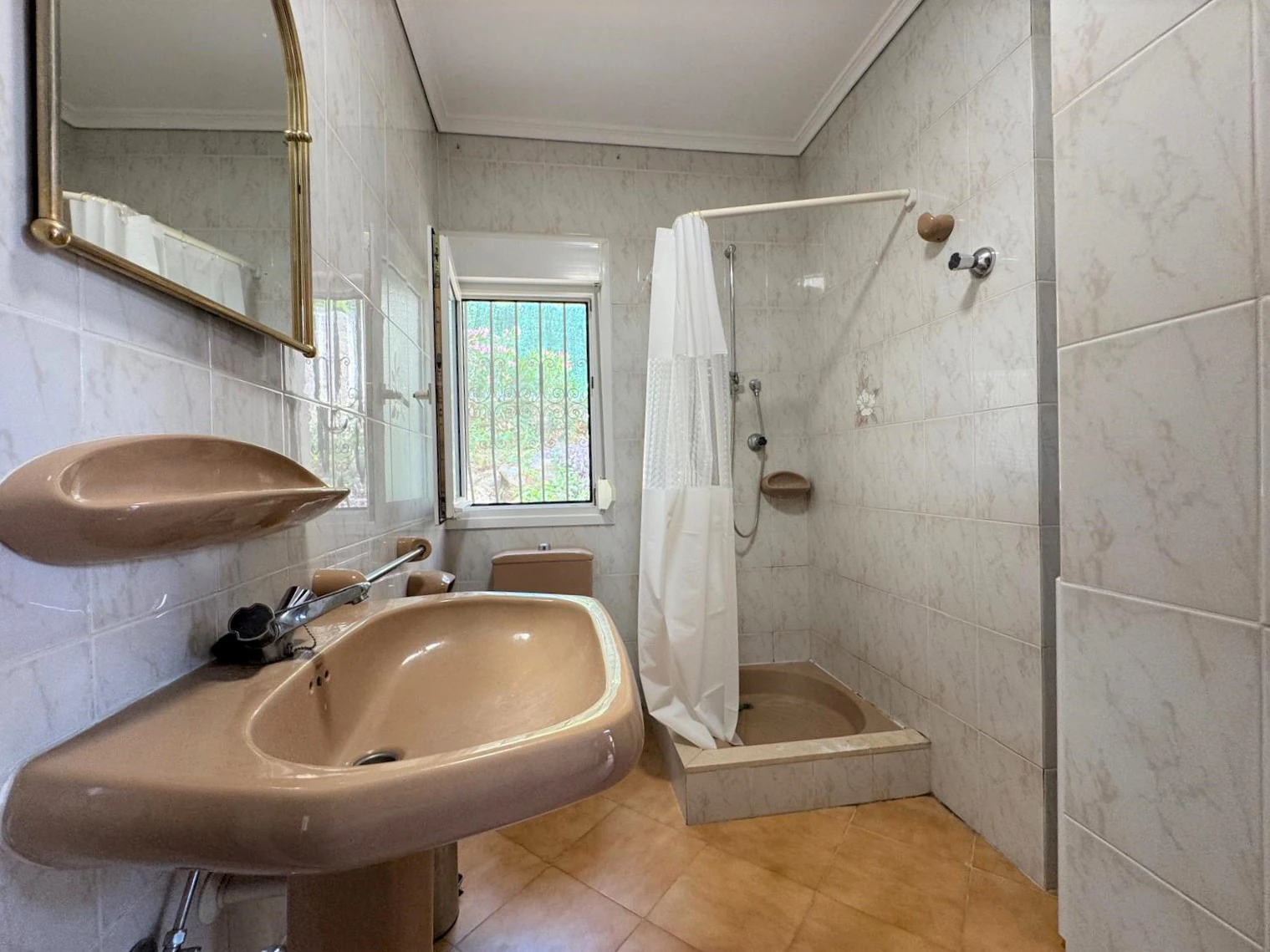 Villa con encanto y vistas al mar. Lista para entrar a vivir