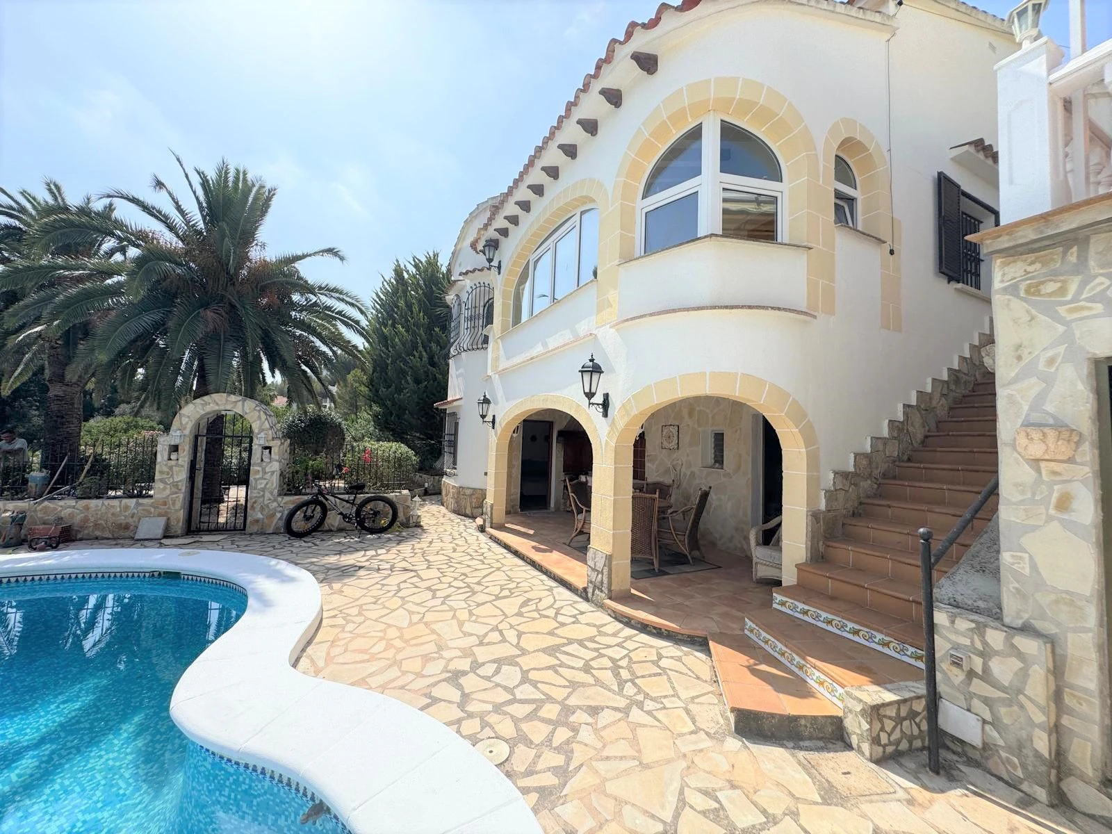 Villa con encanto y vistas al mar. Lista para entrar a vivir