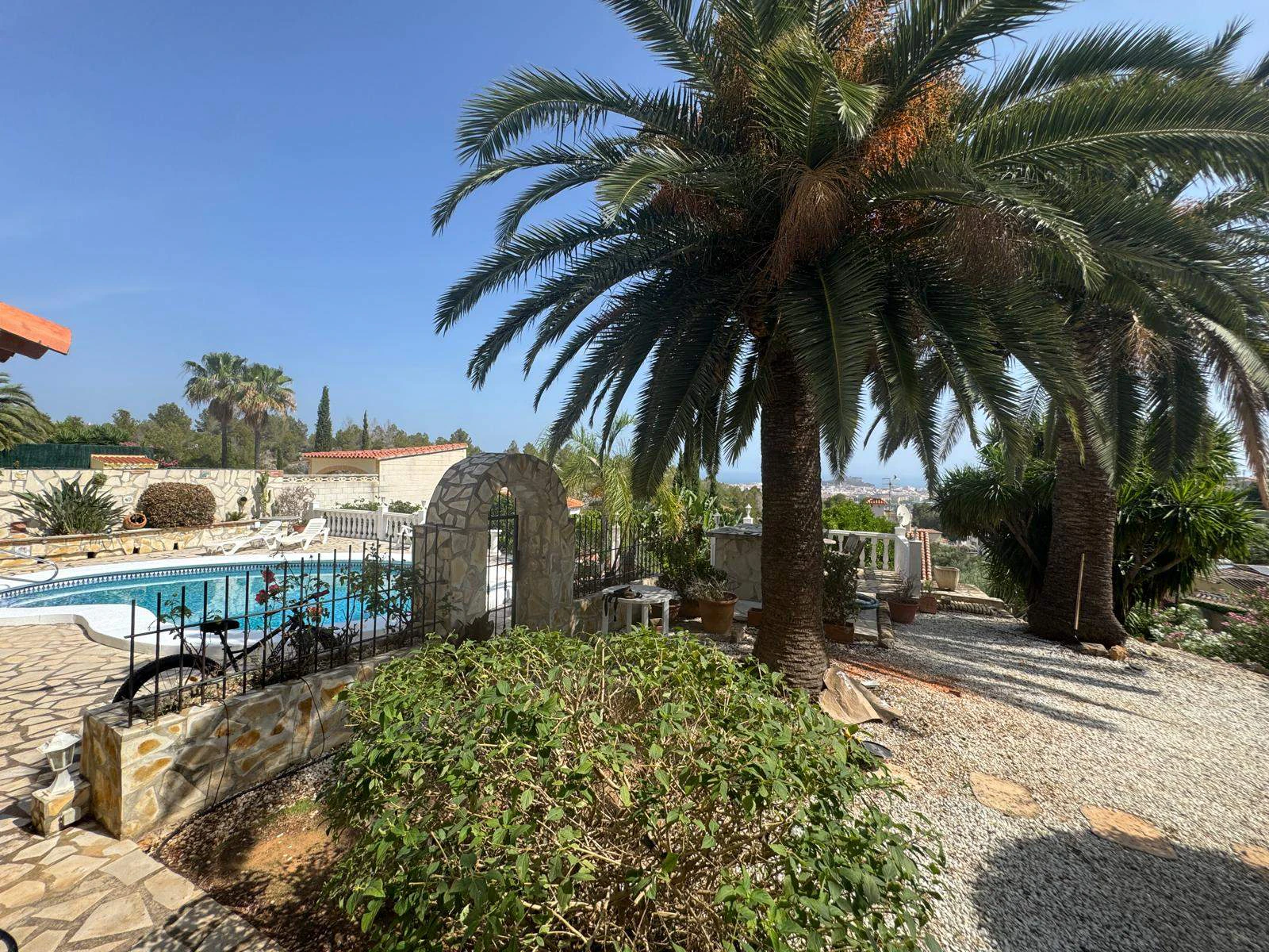 Villa con encanto y vistas al mar. Lista para entrar a vivir