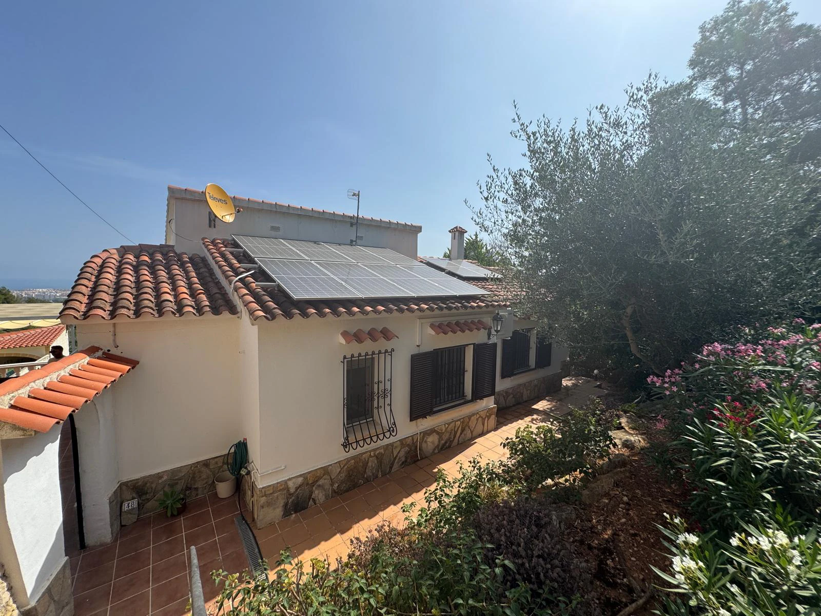 Villa con encanto y vistas al mar. Lista para entrar a vivir