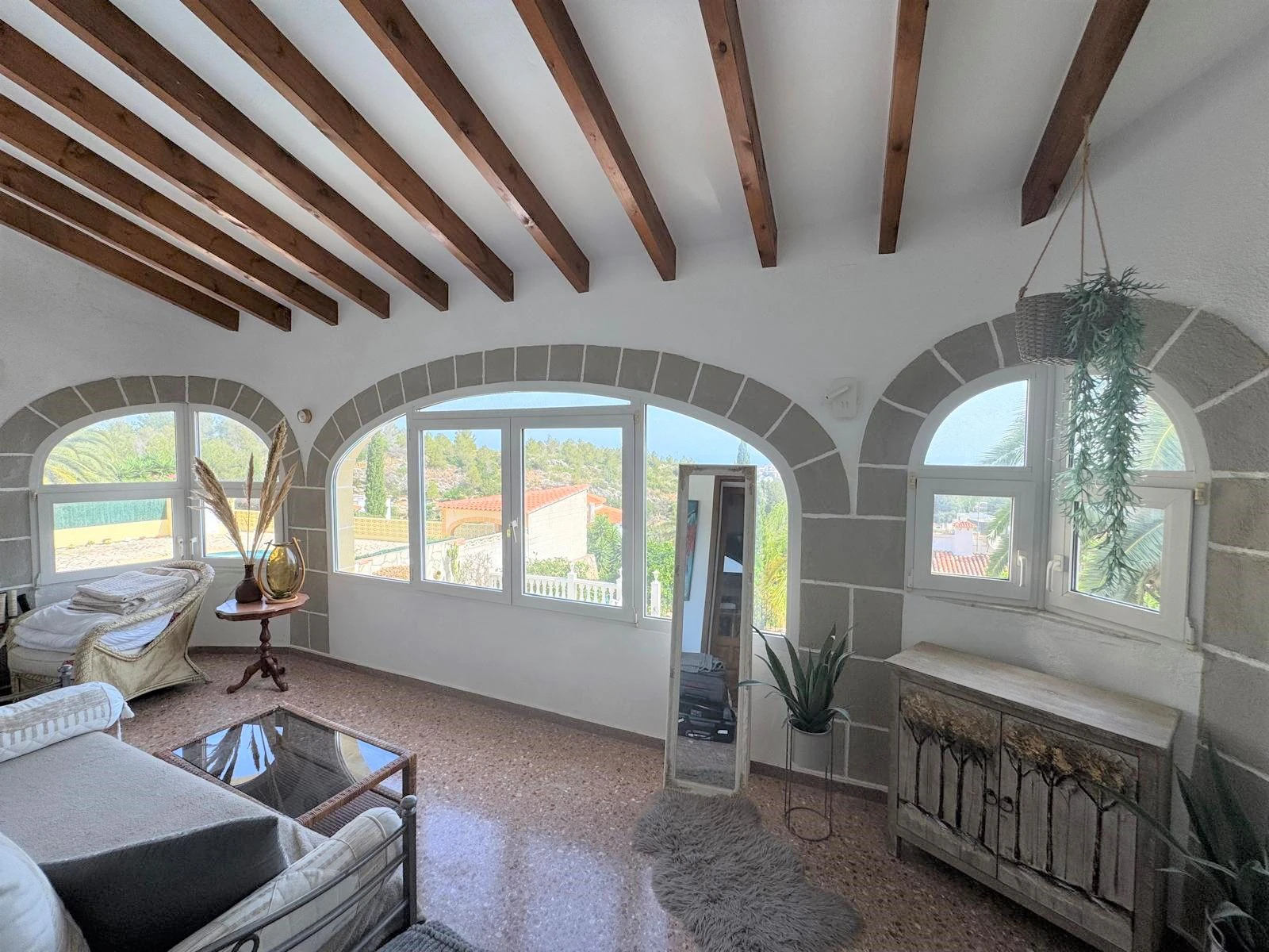 Villa con encanto y vistas al mar. Lista para entrar a vivir