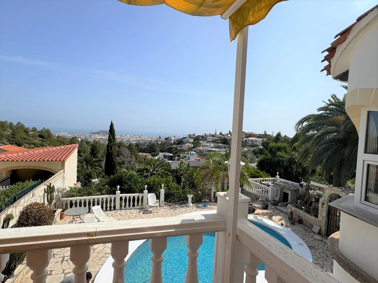 Villa con encanto y vistas al mar. Lista para entrar a vivir