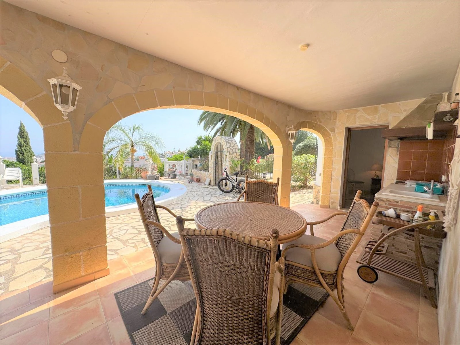 Villa con encanto y vistas al mar. Lista para entrar a vivir