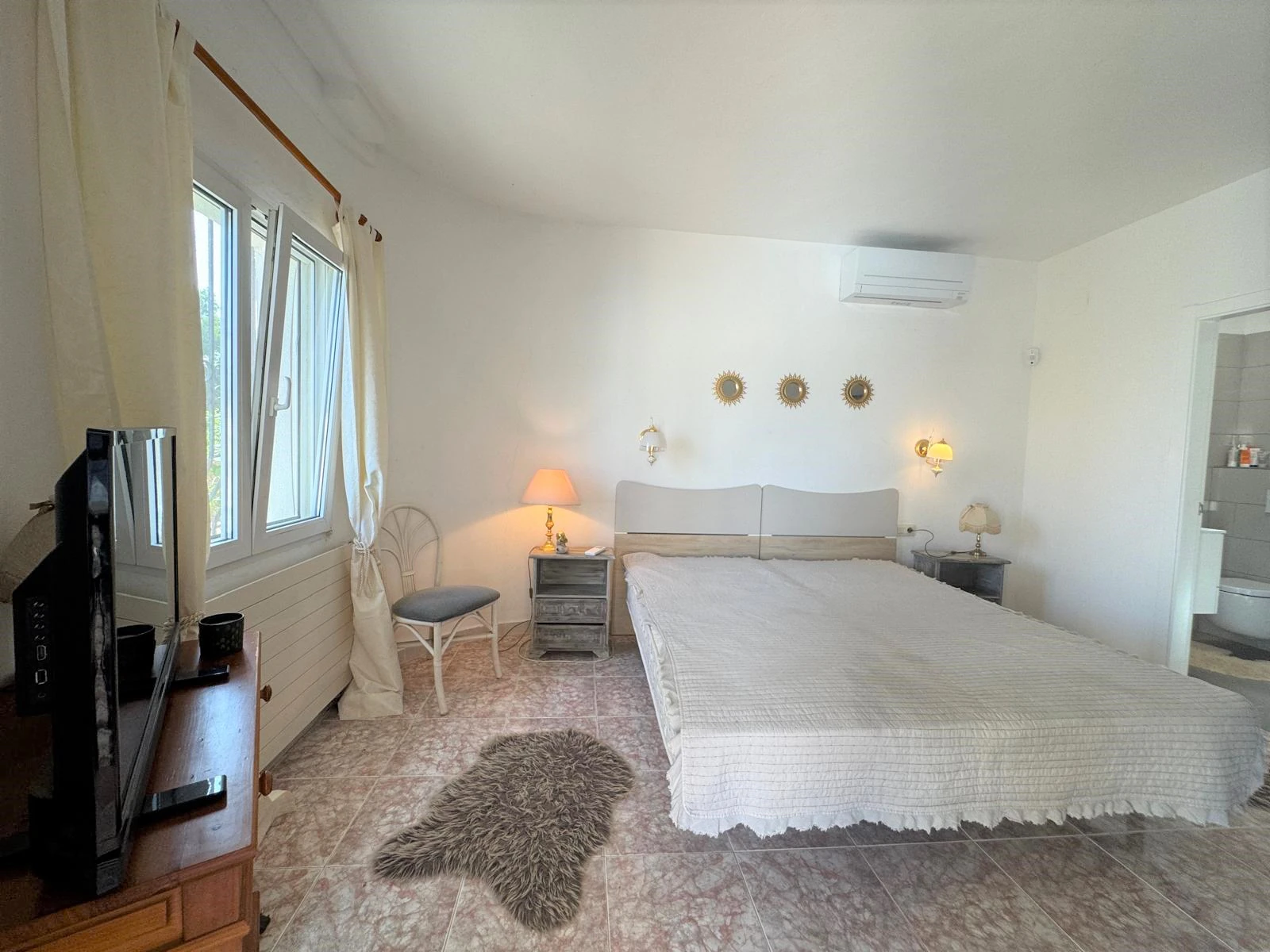 Villa con encanto y vistas al mar. Lista para entrar a vivir