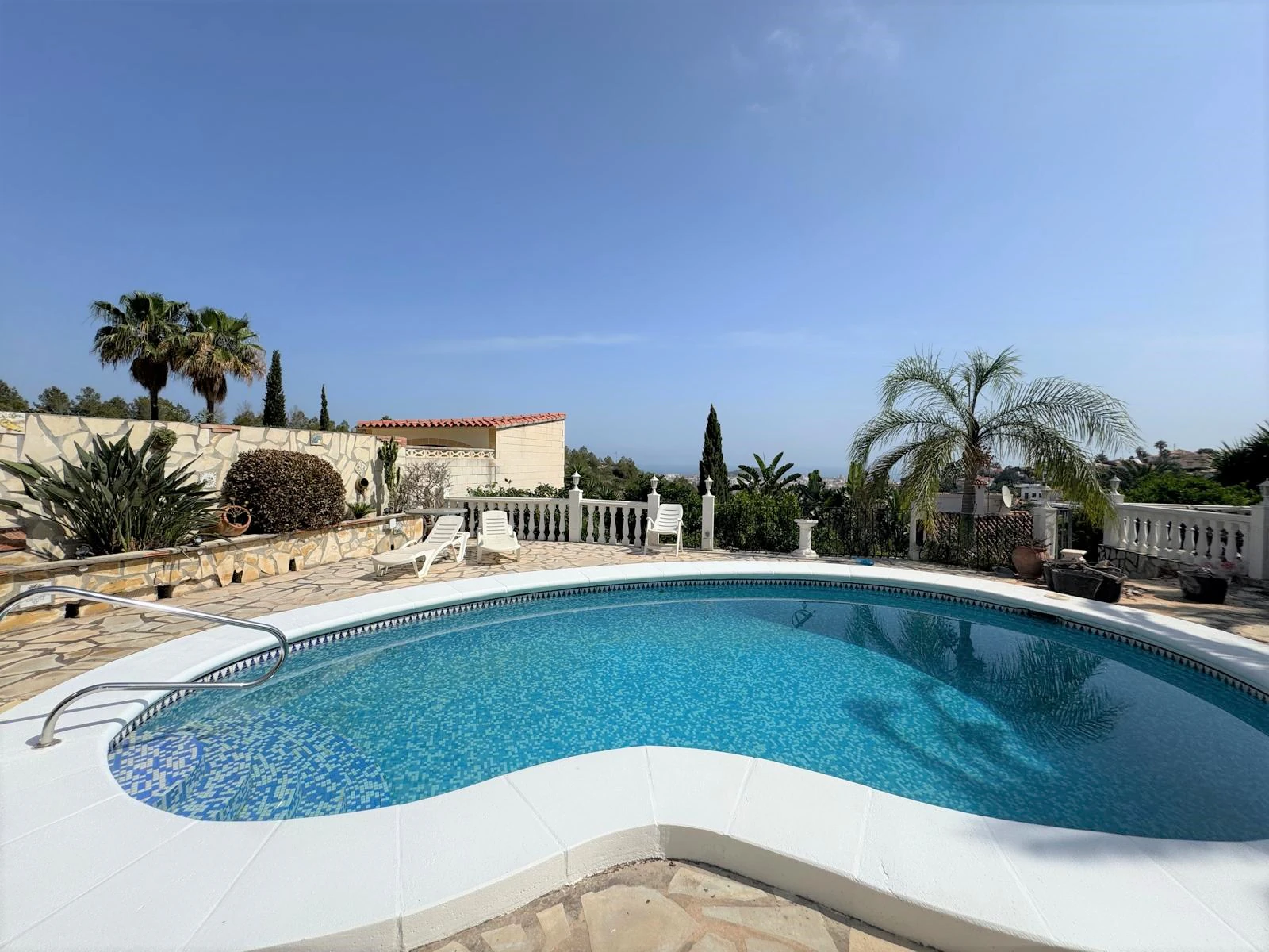 Villa con encanto y vistas al mar. Lista para entrar a vivir