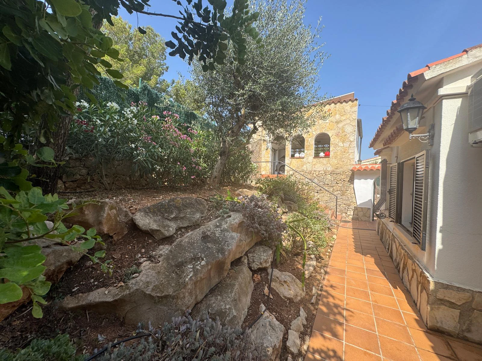 Villa con encanto y vistas al mar. Lista para entrar a vivir