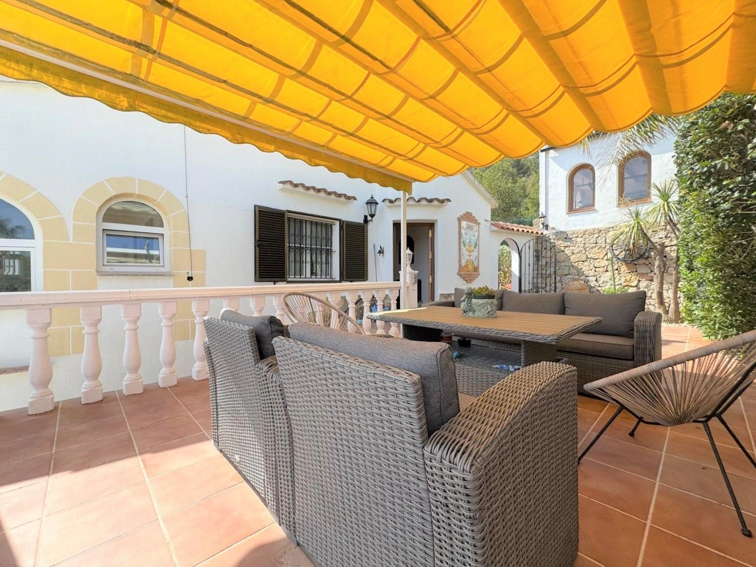 Villa con encanto y vistas al mar. Lista para entrar a vivir
