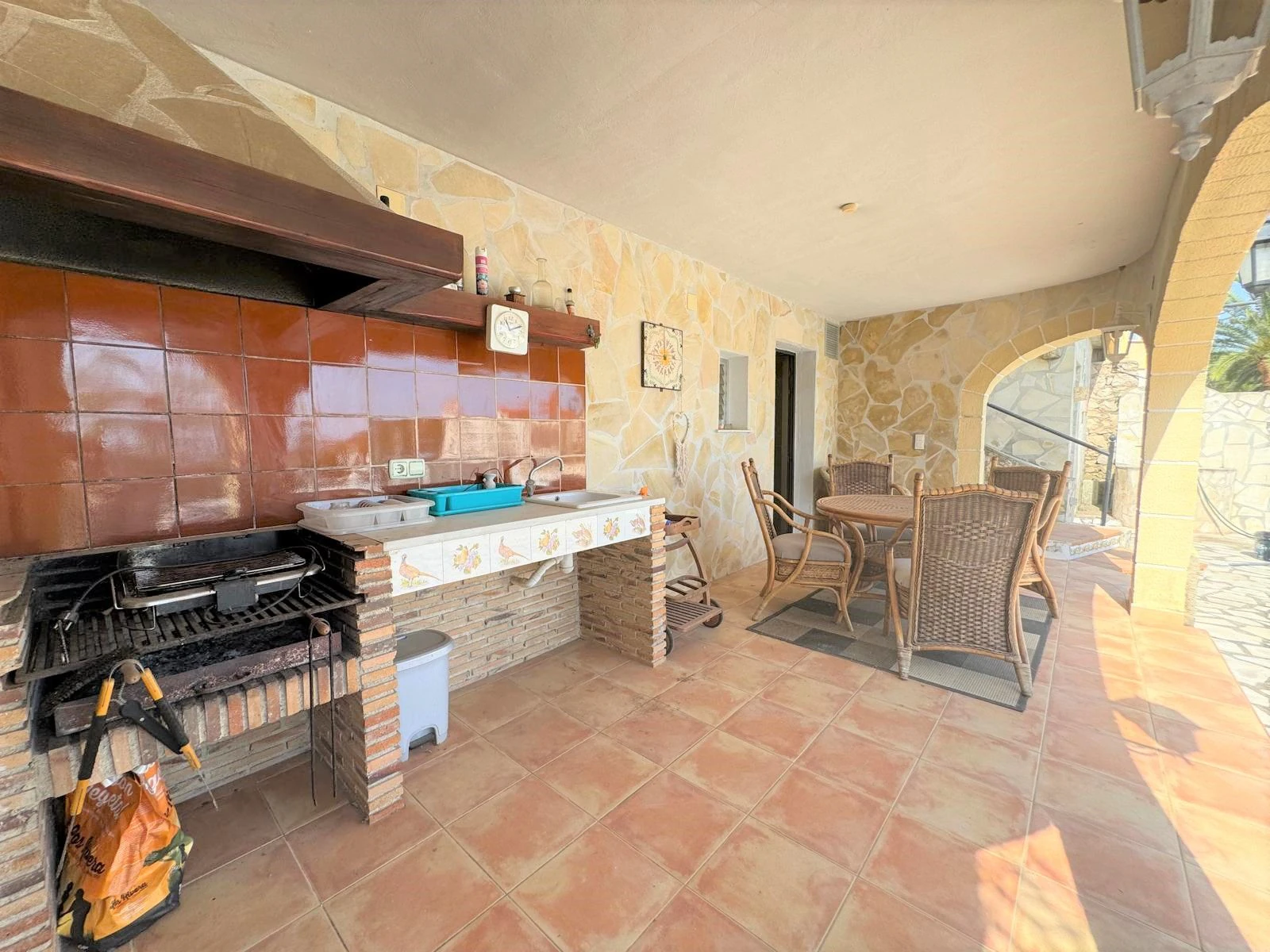 Villa con encanto y vistas al mar. Lista para entrar a vivir