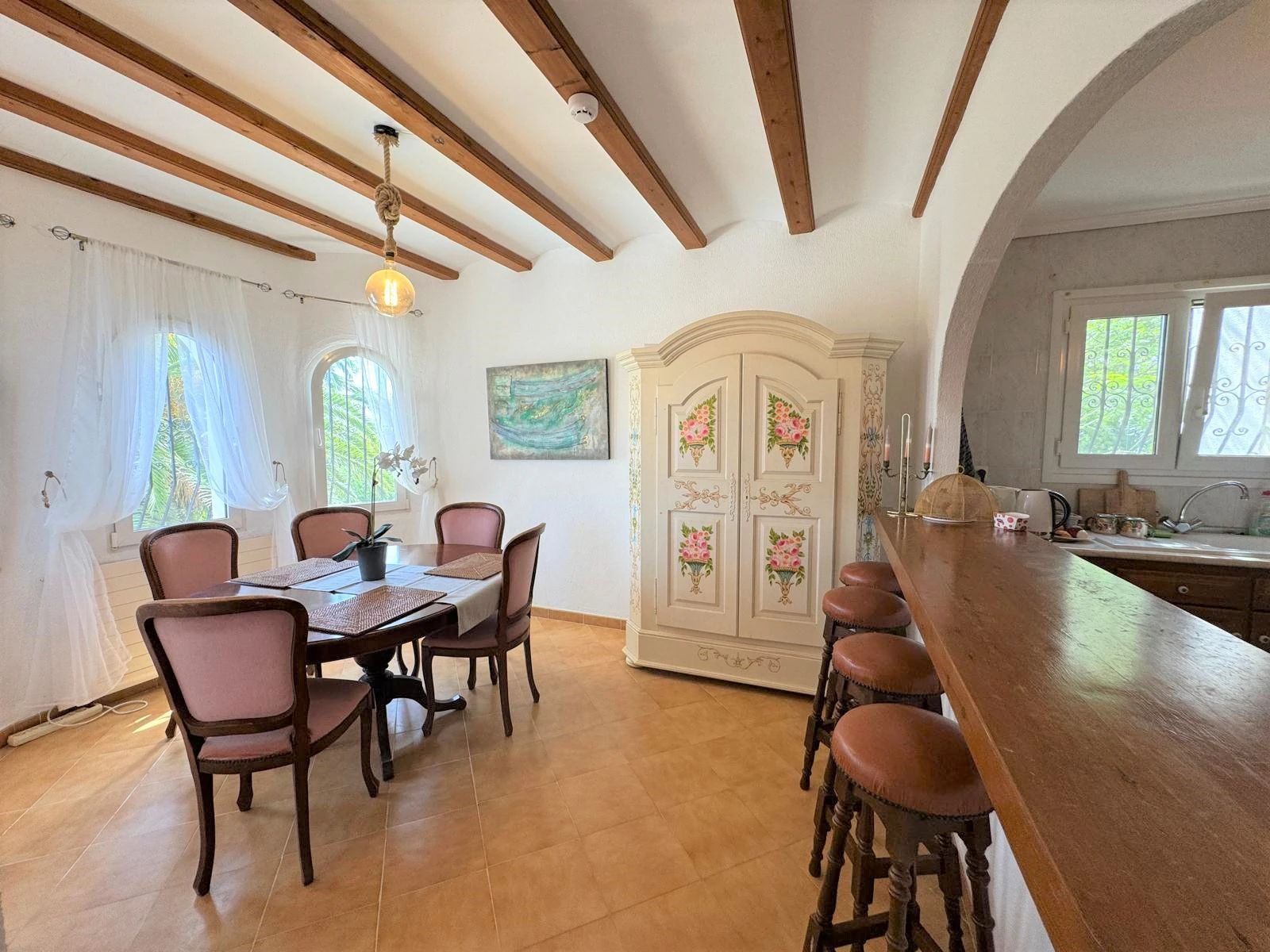 Villa con encanto y vistas al mar. Lista para entrar a vivir