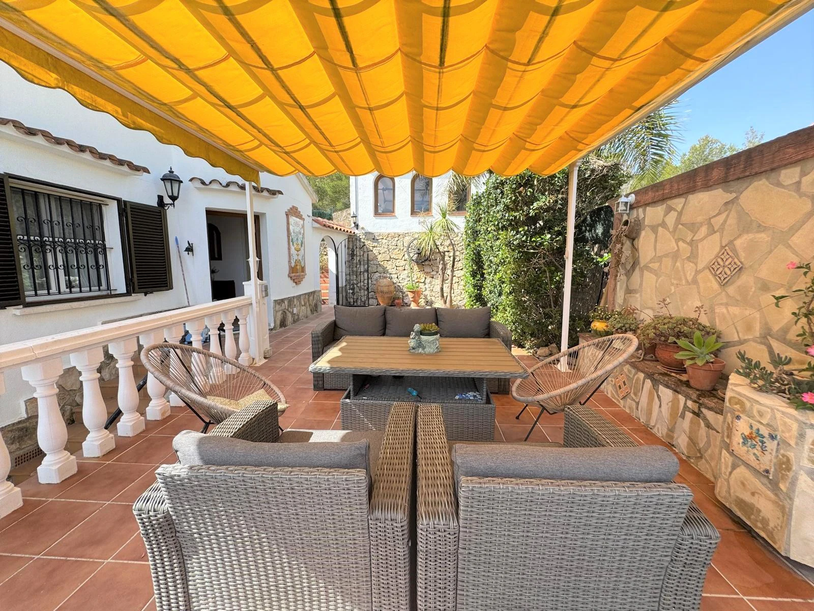 Villa con encanto y vistas al mar. Lista para entrar a vivir