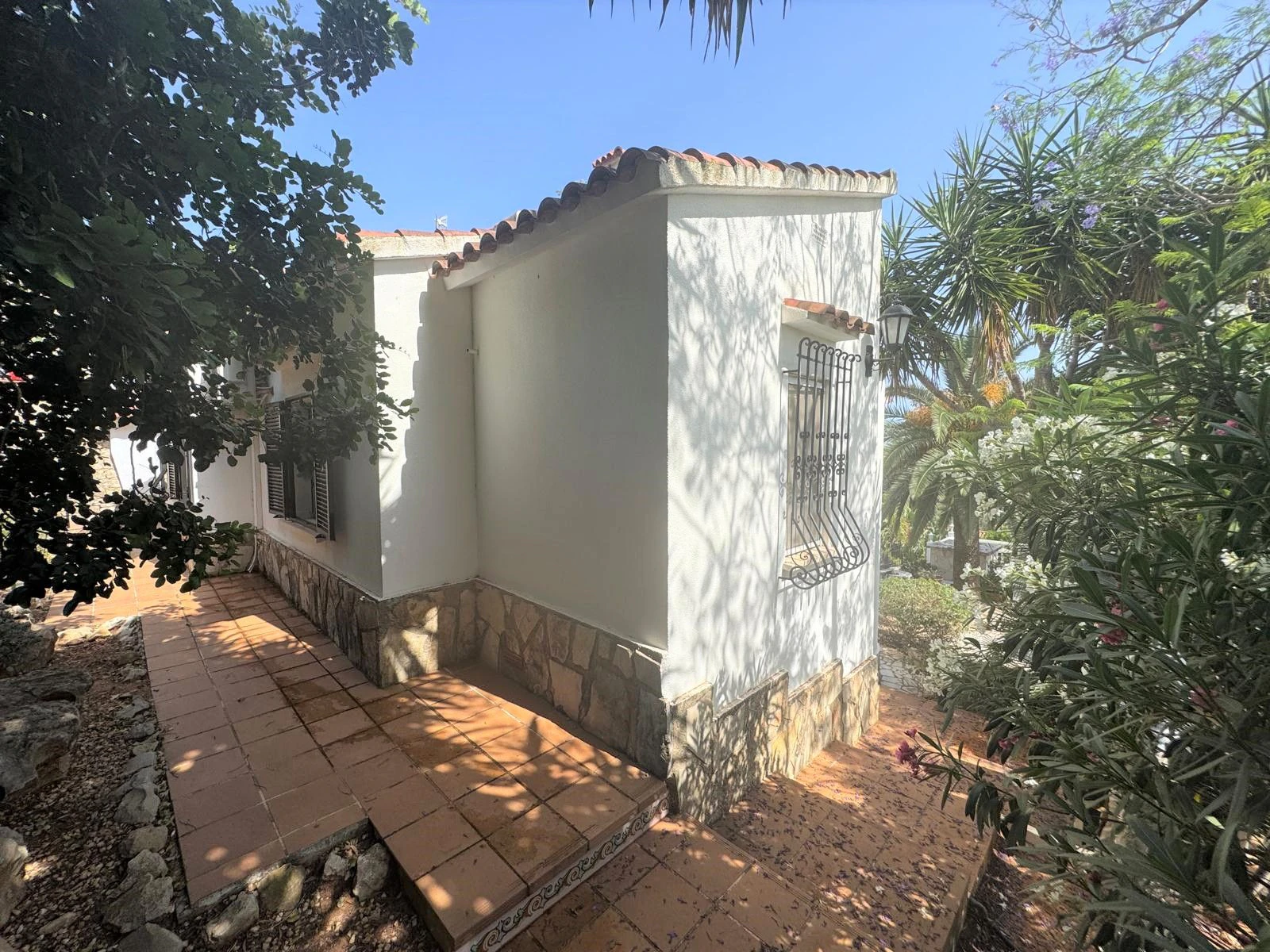 Villa con encanto y vistas al mar. Lista para entrar a vivir