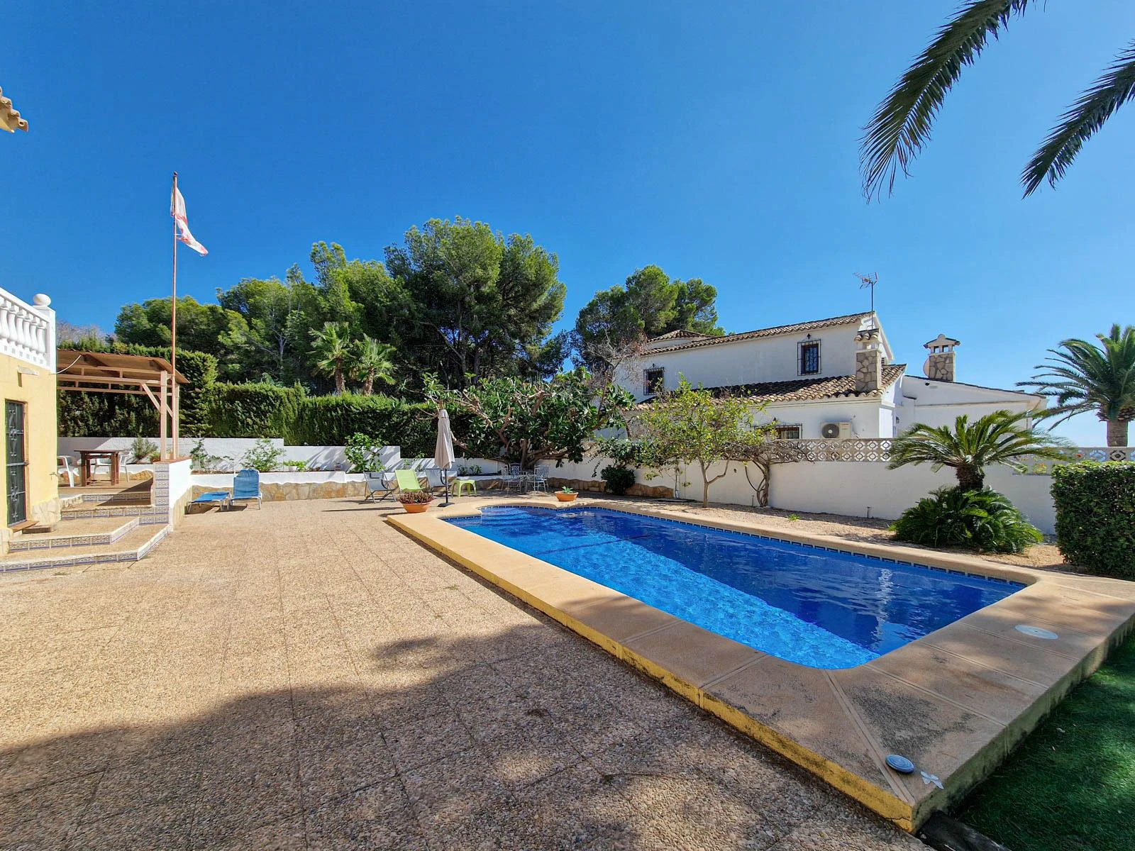 SUMMER RENTAL APARTMENT WITH PRIVATE POOL