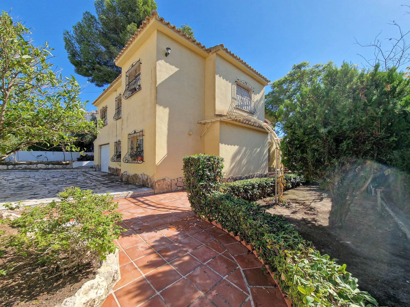 SUMMER RENTAL APARTMENT WITH PRIVATE POOL