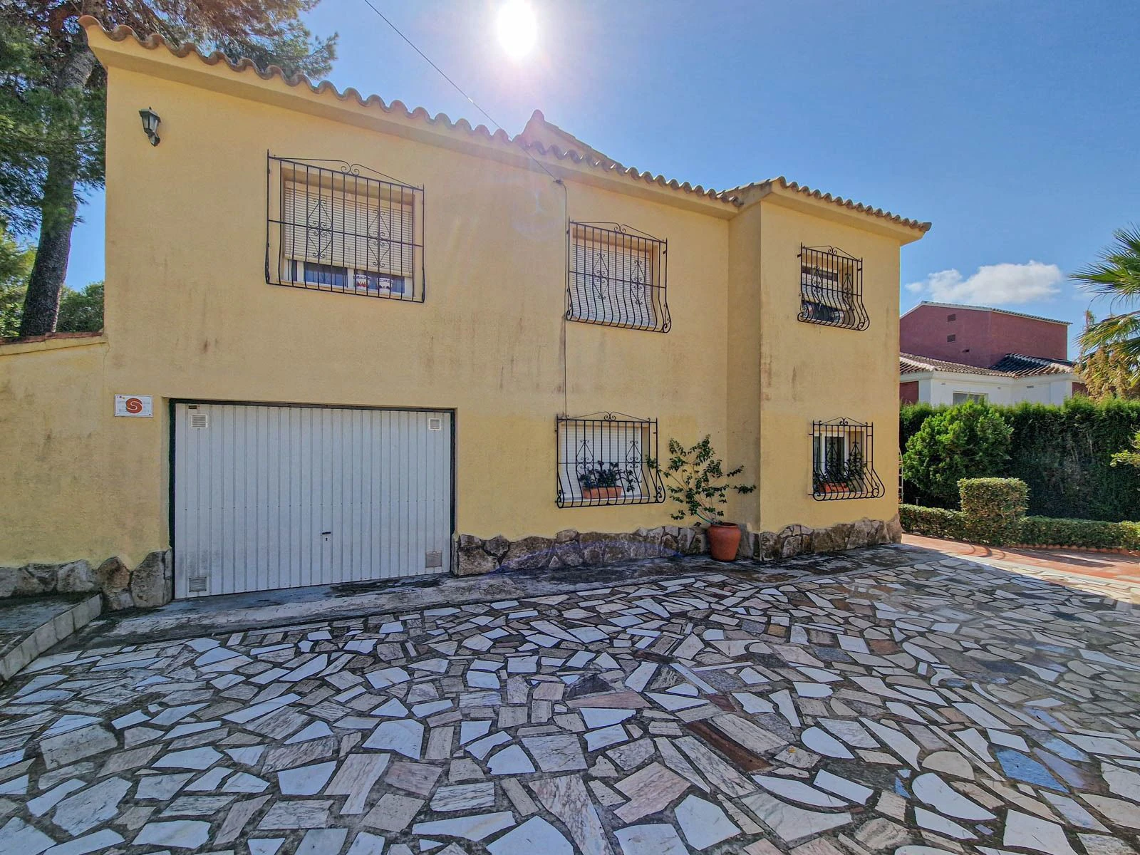 SUMMER RENTAL APARTMENT WITH PRIVATE POOL