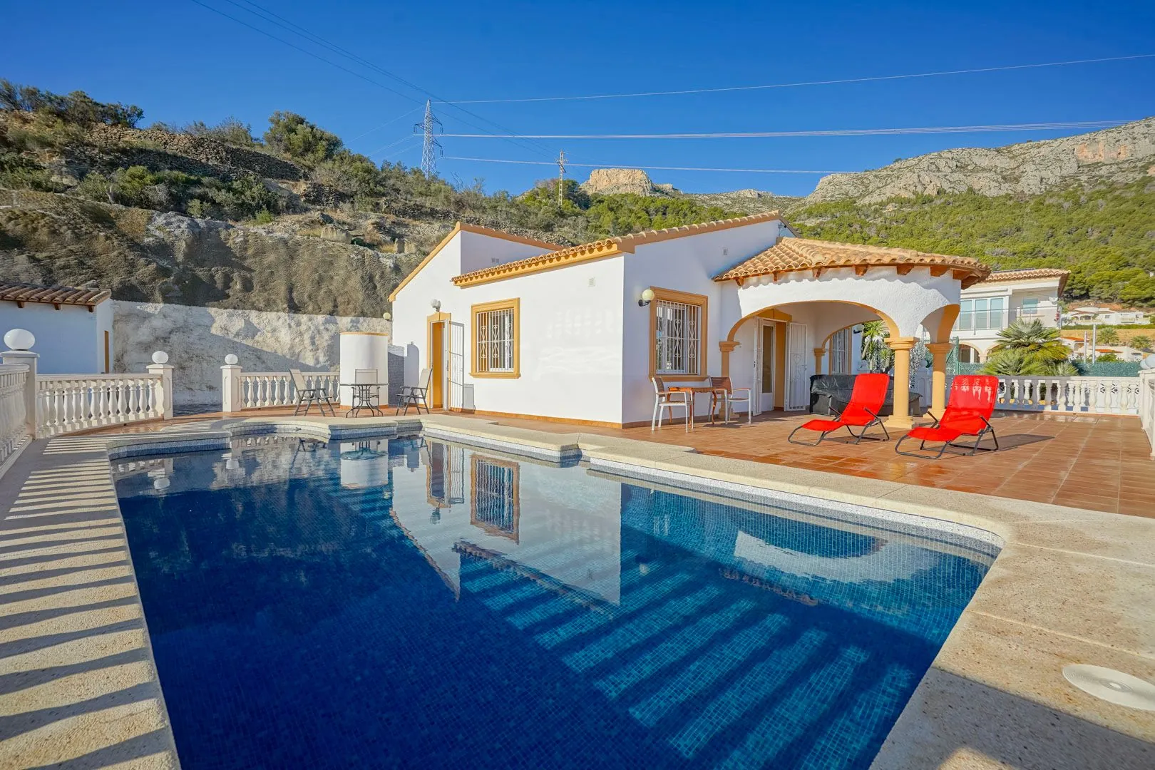 Villa con casa de invitados y vistas panoramicas al mar en venta en Calpe