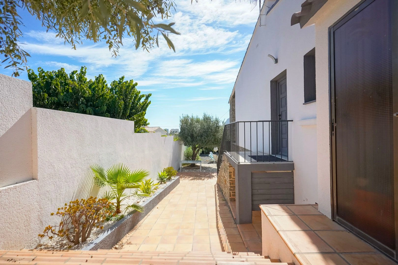 Villa reformada de 5 dormitorios en venta a 500m de la playa y centro de Calpe