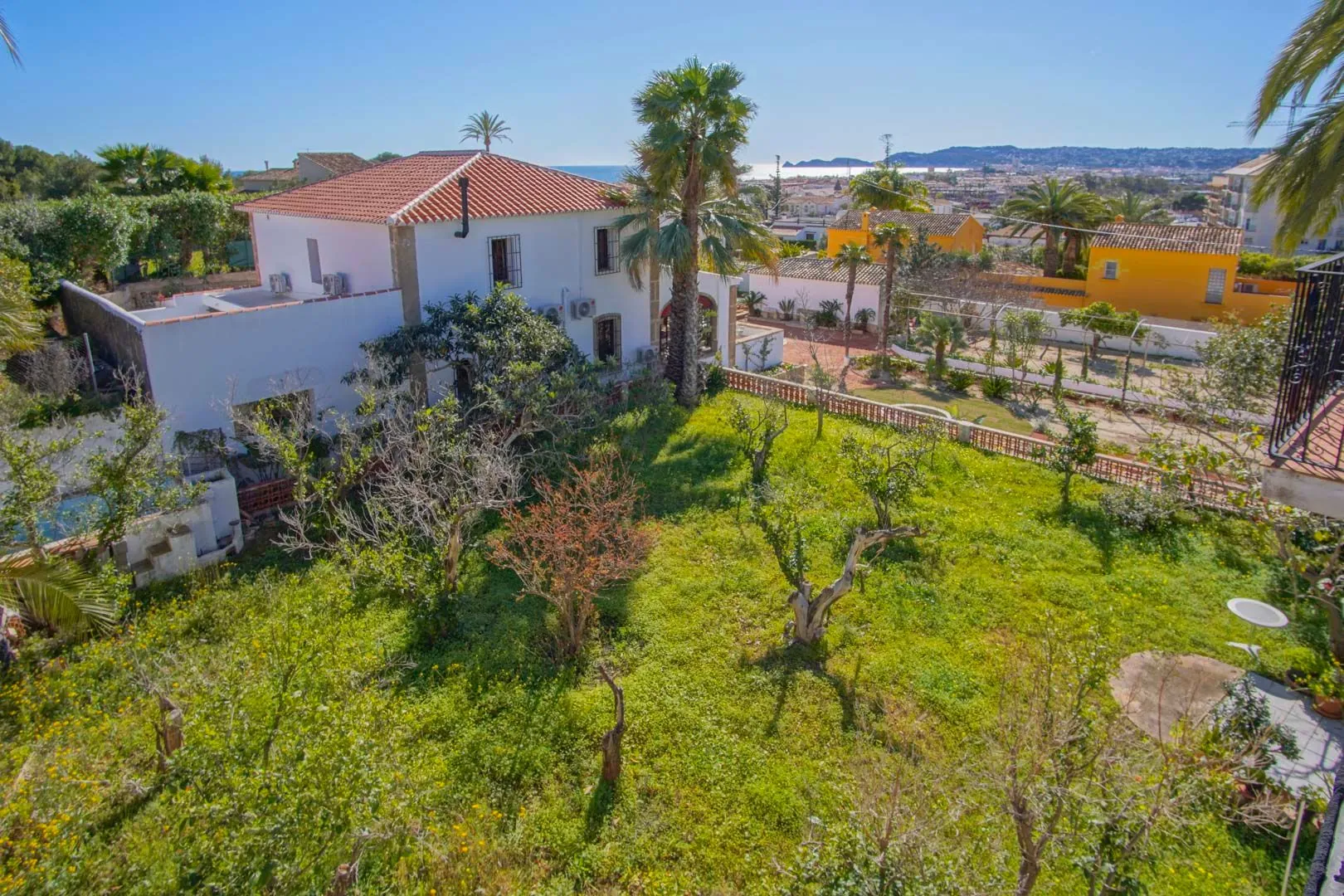 Villa avec vue sur la mer à quelques minutes du port de Javea.