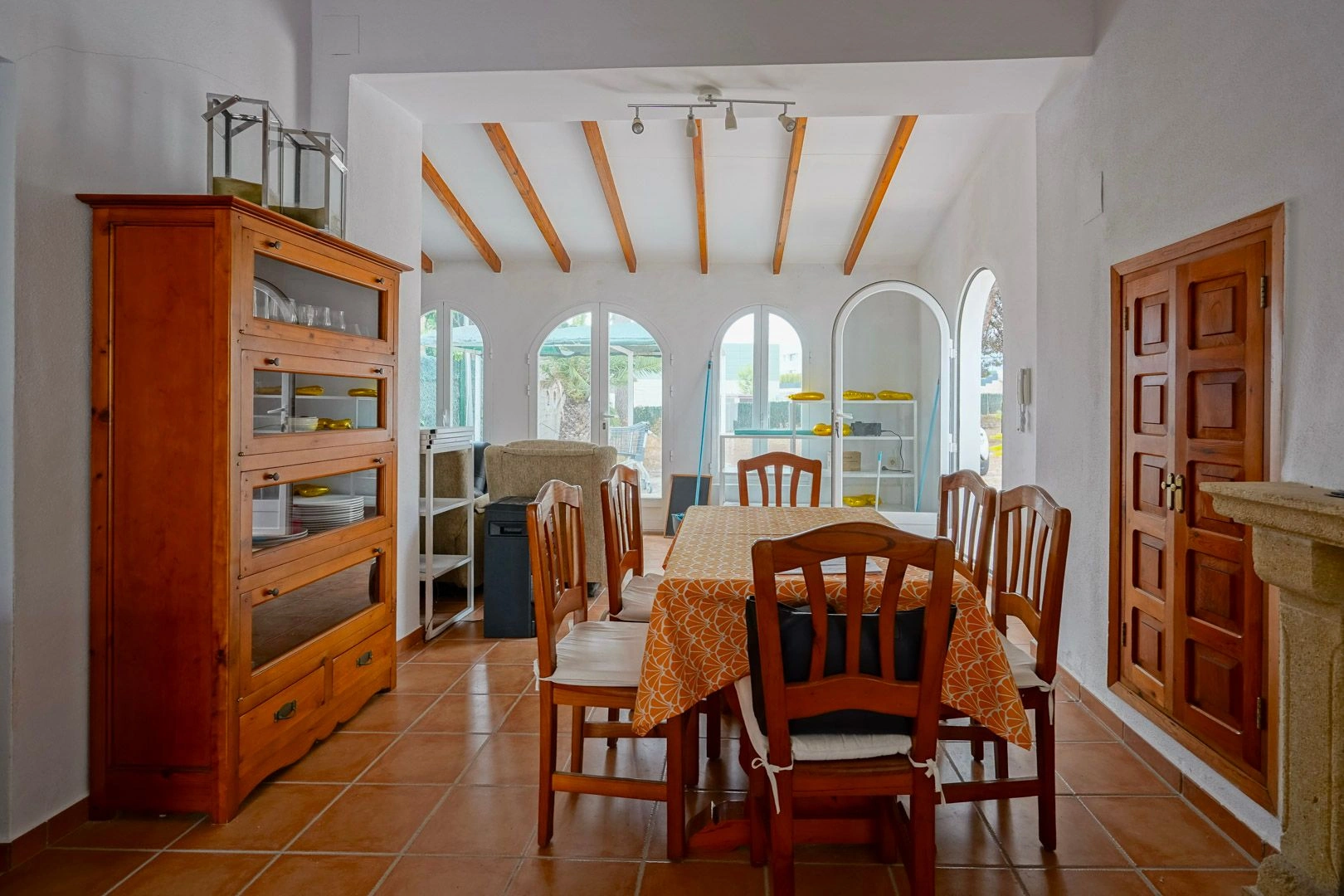 Parcela di 2600 m2 con casa in vendita a pochi passi dalla spiaggia di sabbia a Jávea.