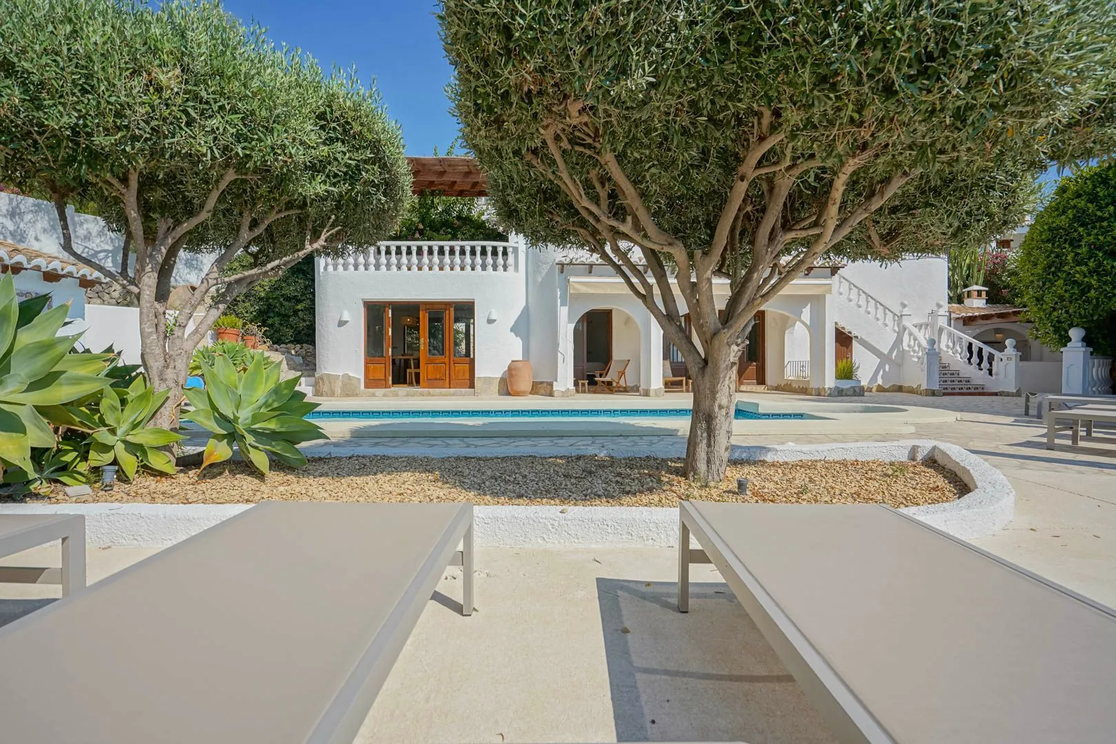 Exklusive renovierte mediterrane Villa mit 4 Schlafzimmern und Meerblick zum Verkauf in Moraira.