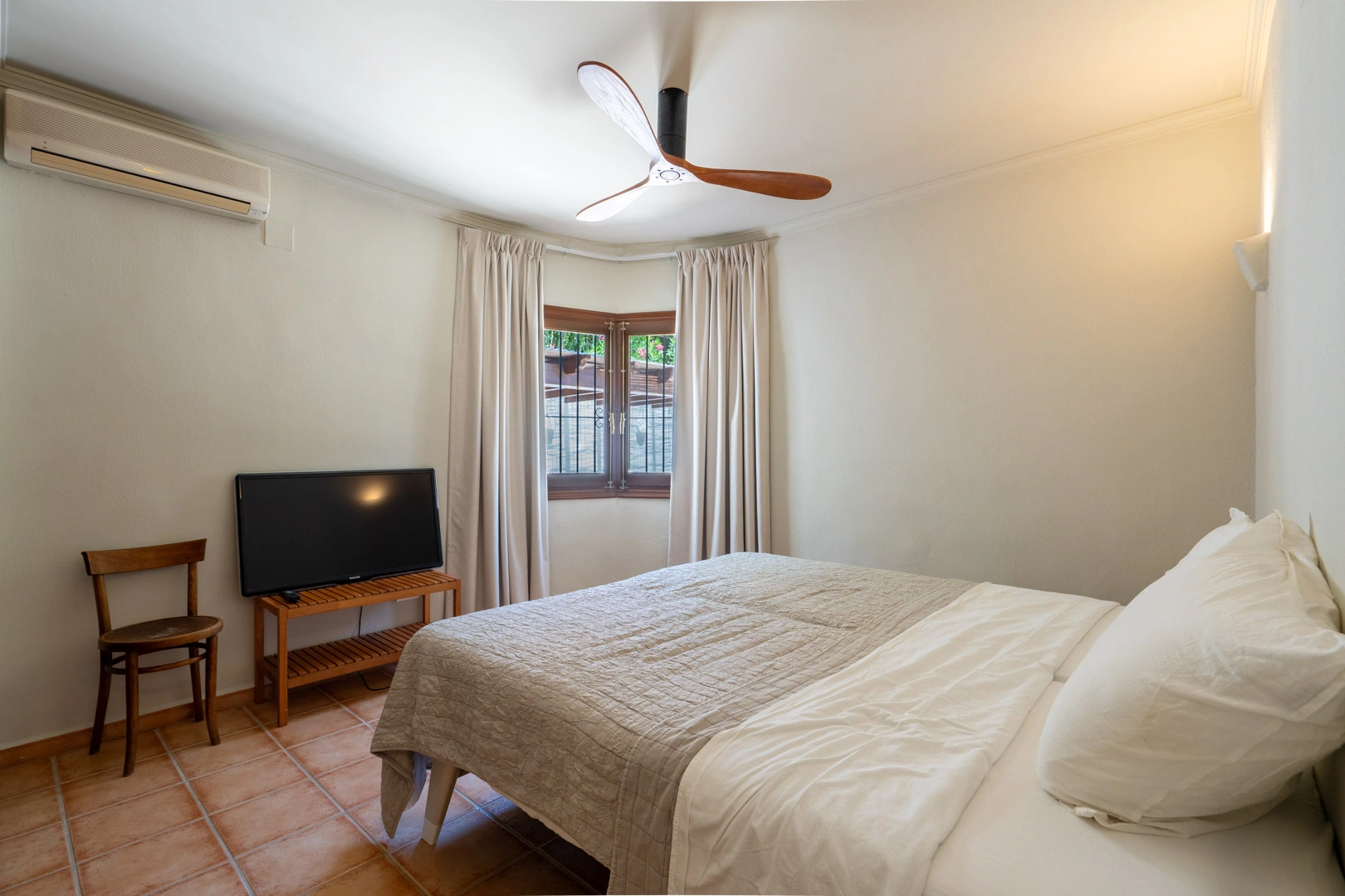 Exklusive renovierte mediterrane Villa mit 4 Schlafzimmern und Meerblick zum Verkauf in Moraira.