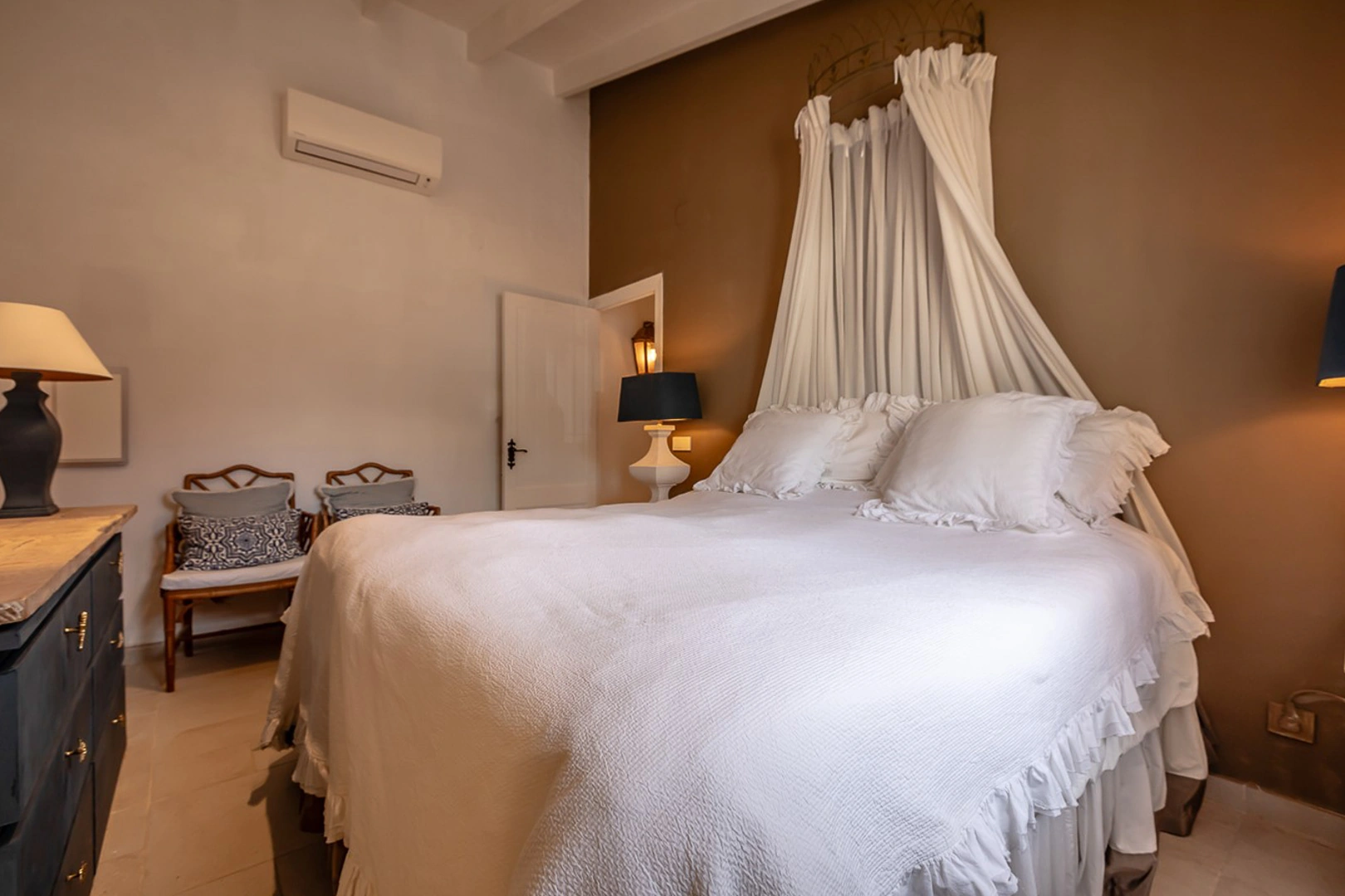 Renovated single-storey villa with pool and garden.