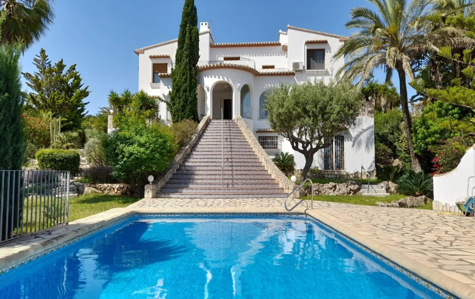 Villa de 4 dormitorios en venta en Montepego con vistas al mar
