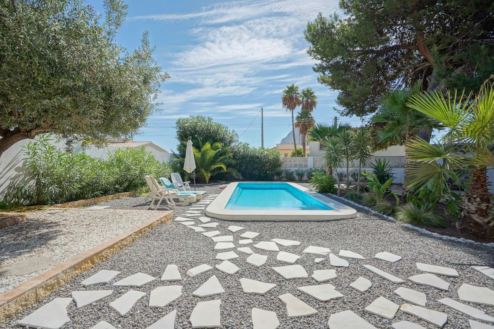Villa reformada de 5 dormitorios en venta a 500m de la playa y centro de Calpe