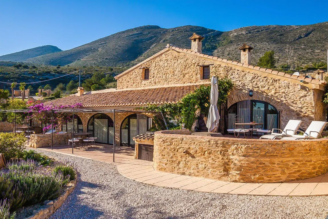 Encantadora finca rústica en venta en Benissa, con auténtico carácter mediterráneo.