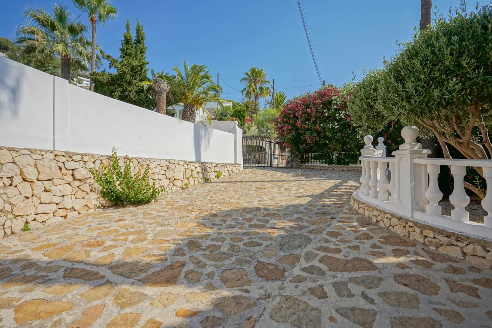 Exklusive renovierte mediterrane Villa mit 4 Schlafzimmern und Meerblick zum Verkauf in Moraira.